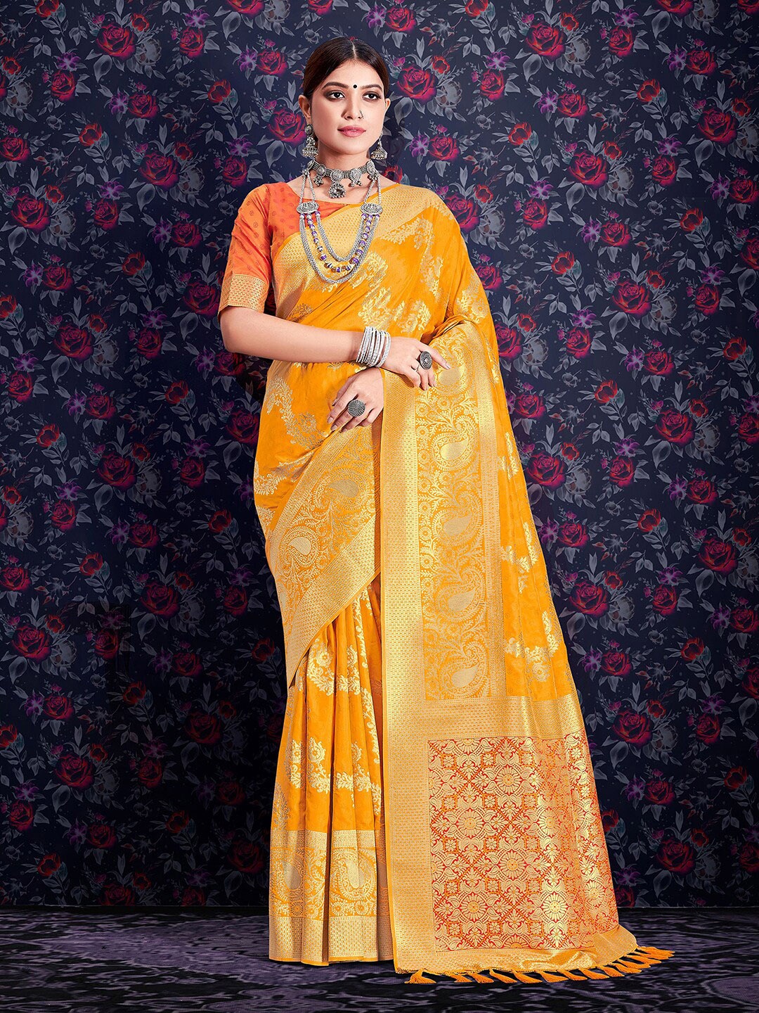 

Satrani Ethnic Motif Woven Design Zari Banarasi Saree, Yellow