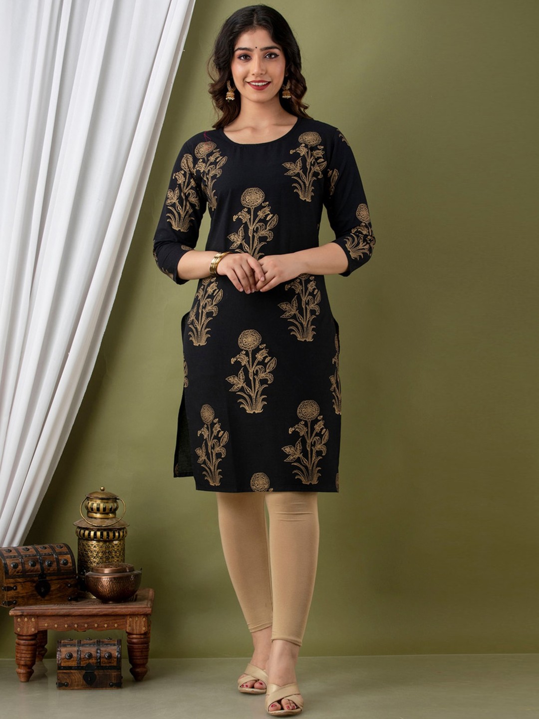 

SURHI Floral Printed Round Neck Kurta, Black