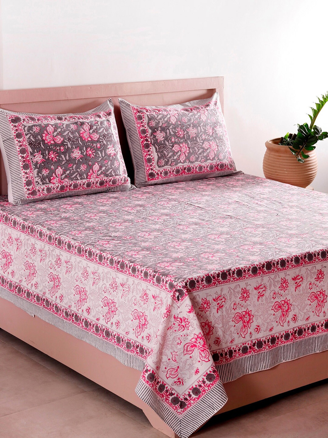 

HANDICRAFT PALACE Grey & Pink Printed Pure Cotton 300 TC Queen Bedsheet & 2 Pillow Covers