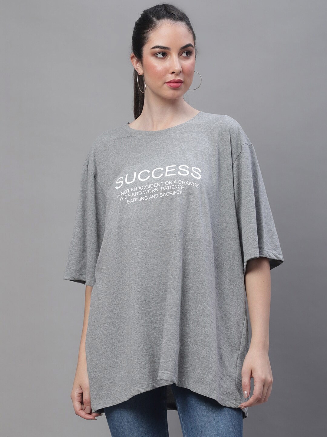 

Rute Typography Printed Drop-Shoulder Sleeves Cotton Longline T-shirt, Grey