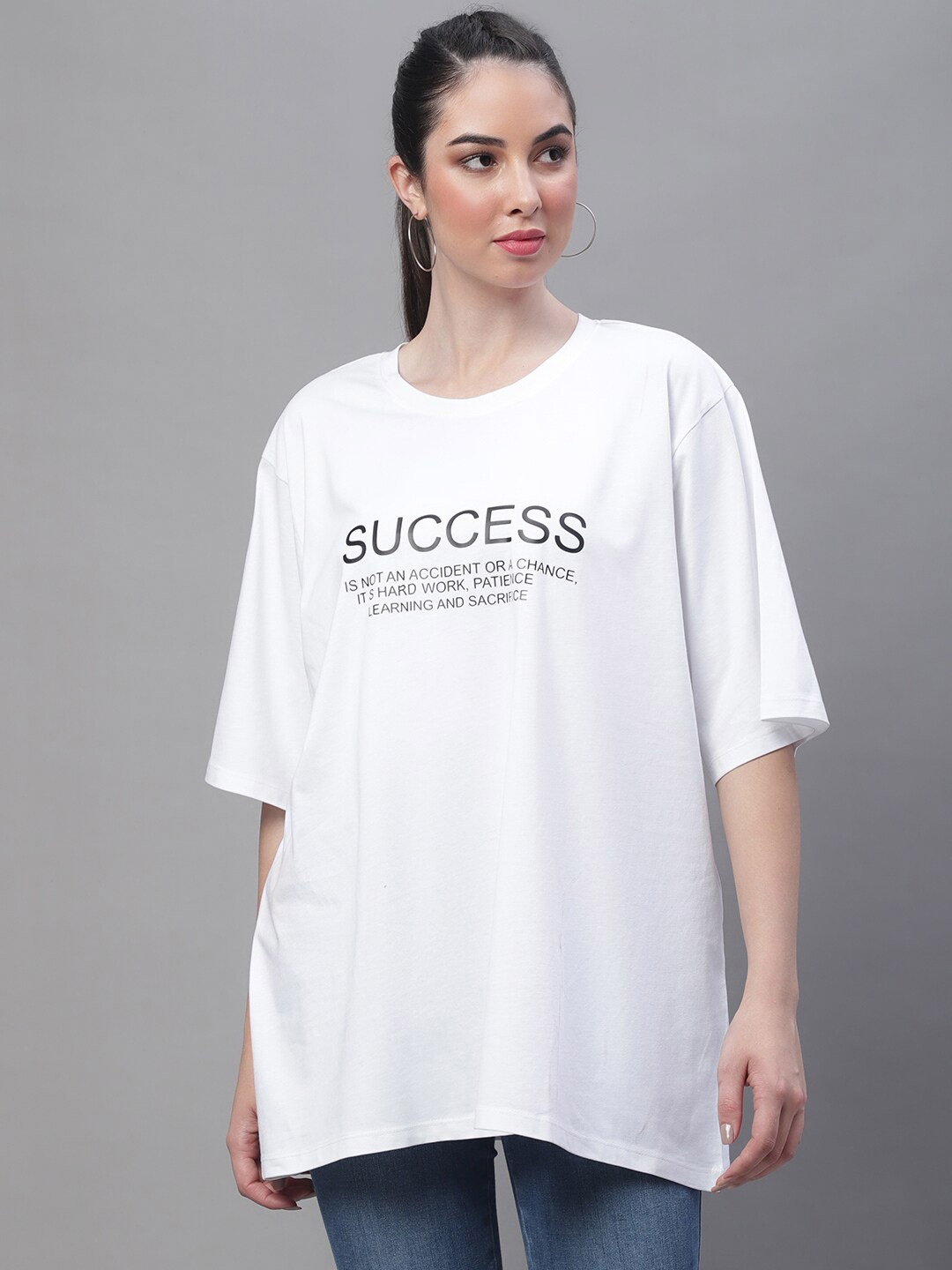 

Rute Typography Printed Drop-Shoulder Sleeves Cotton Longline T-shirt, White