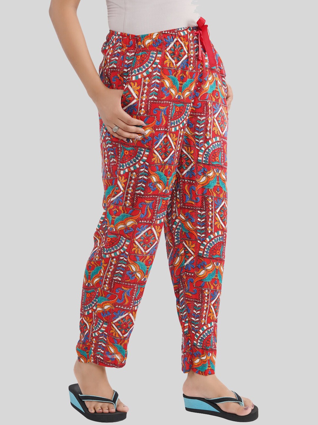 

Style Shoes Women Printed Mid-Rise Lounge Pants, Red