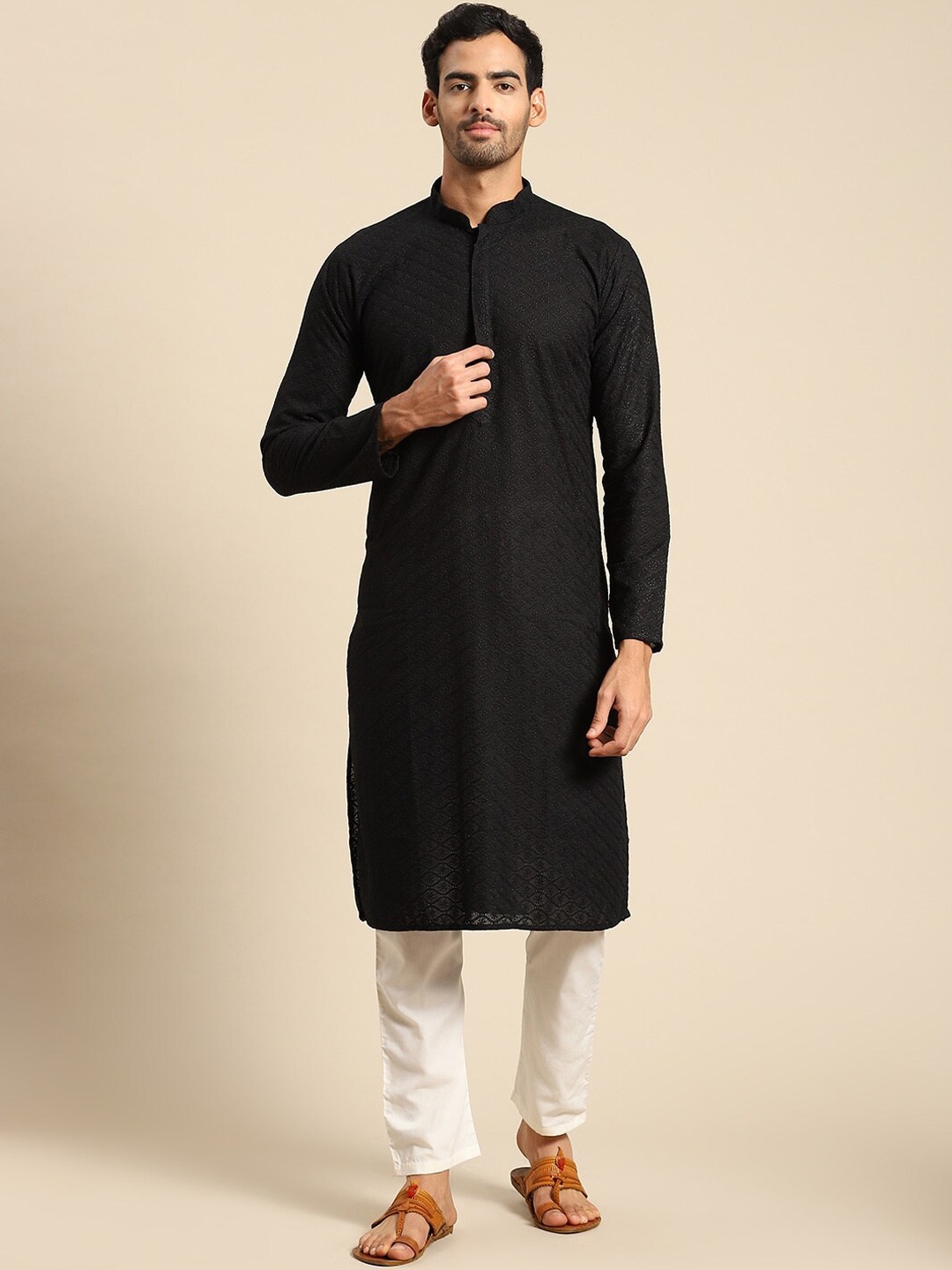 

RAJUBHAI HARGOVINDAS Chikankari Embroidered Pure Cotton Kurta, Black