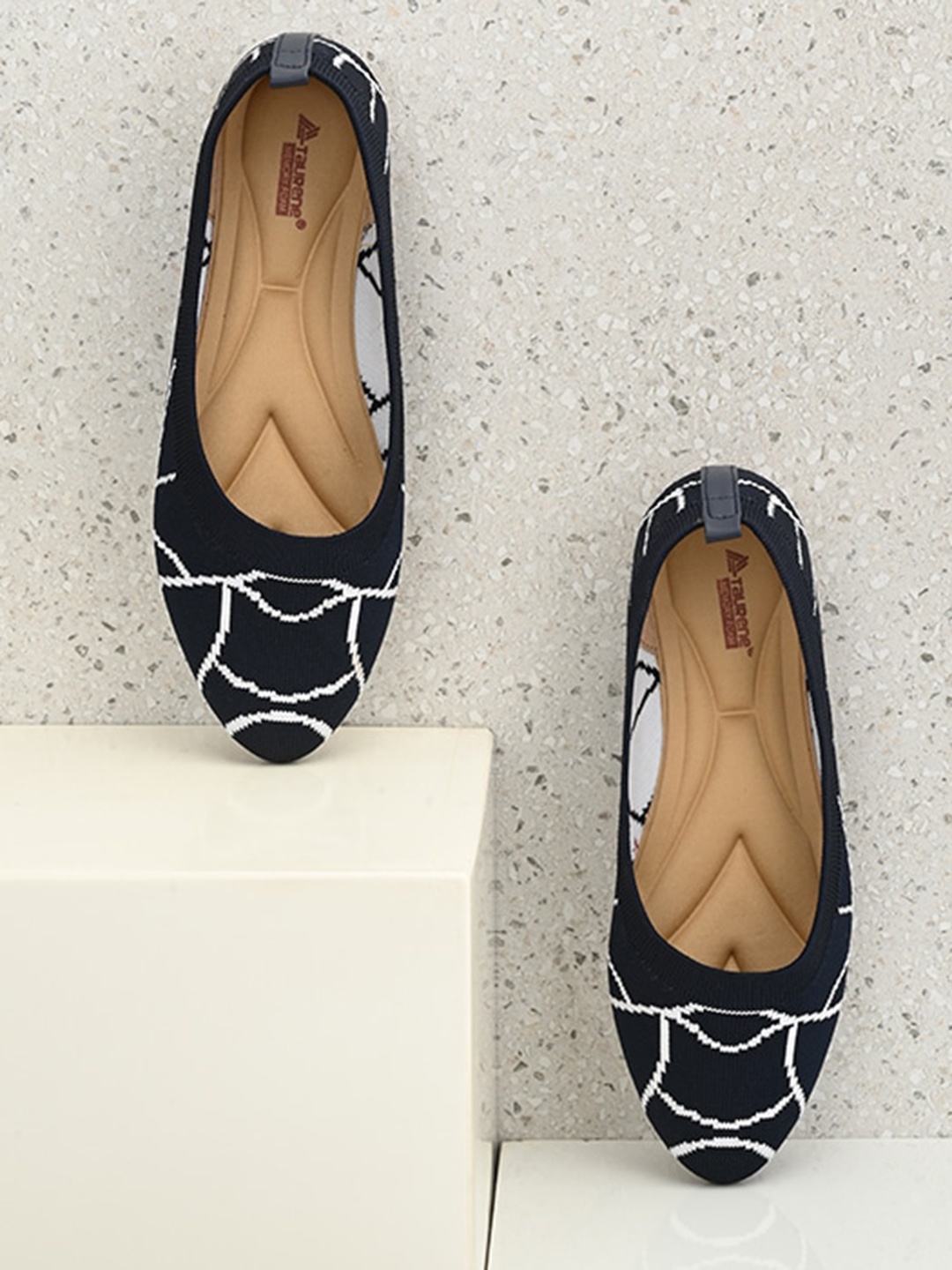 

TAURENE Women Printed Fabric Pointed Toe Ballerinas, Navy blue