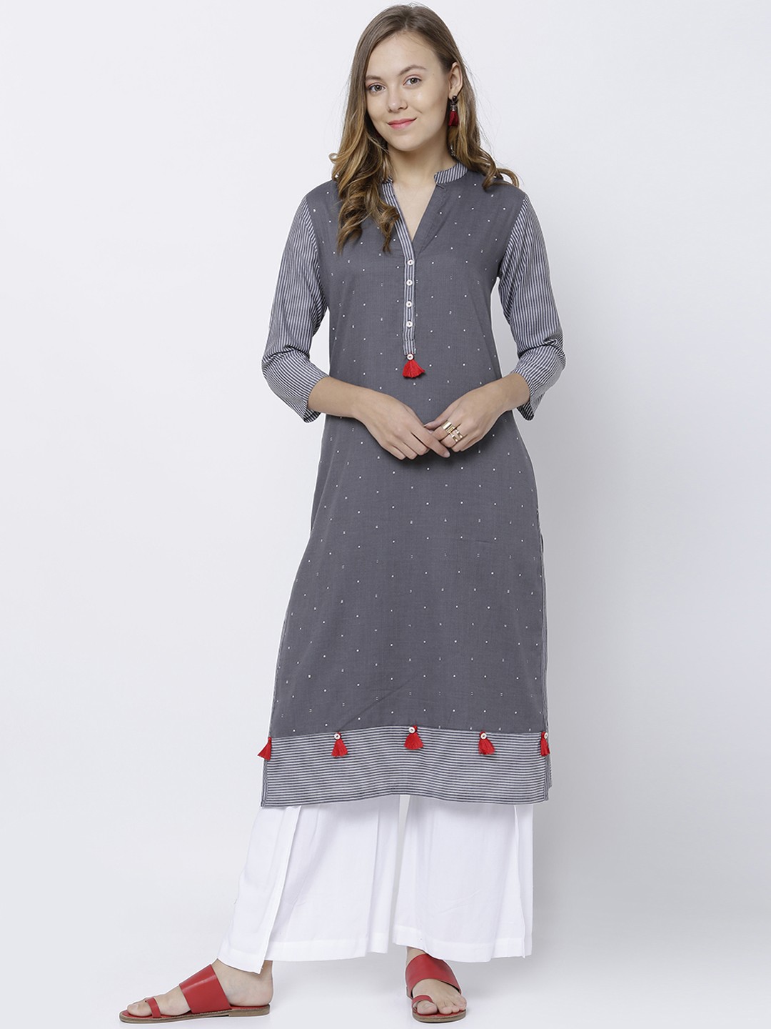 

Vishudh Women Grey & White Printed Straight Kurta
