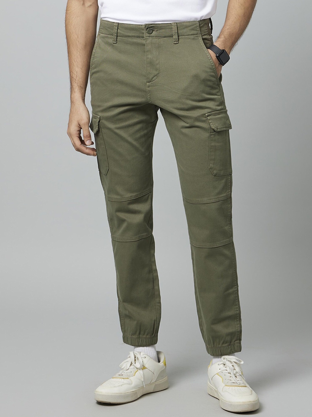 

Celio Men Mid-Rise Plain Classic Cotton Cargo Trousers, Olive