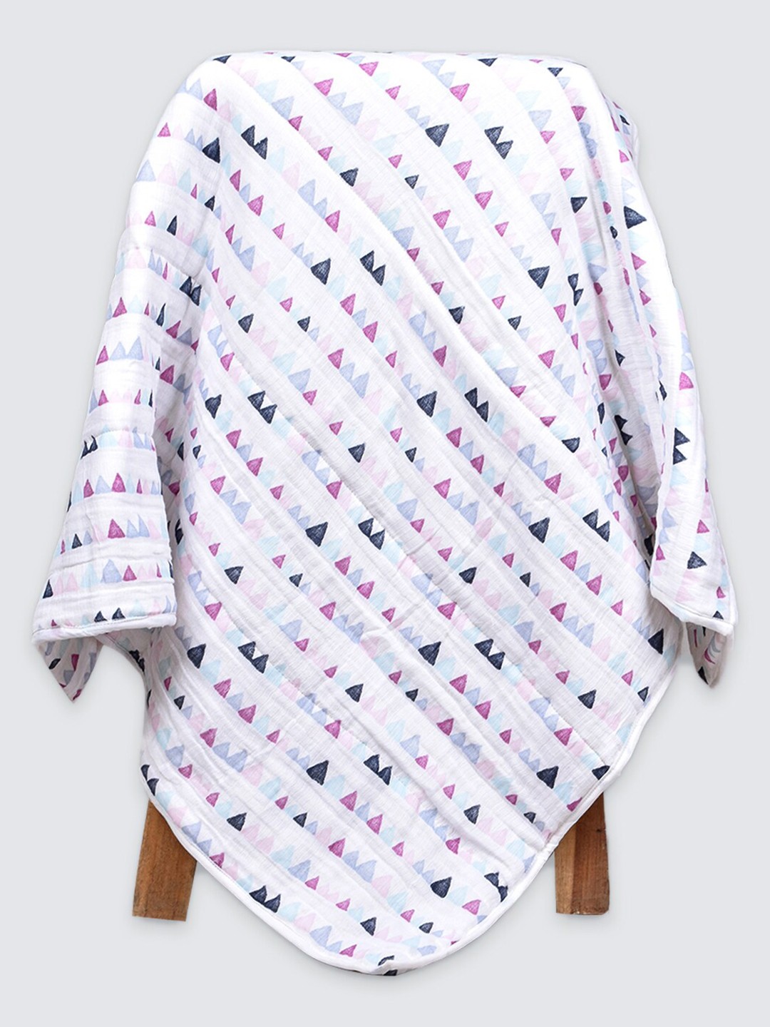 

Moms Home Kids White & Pink Geometric Organic Cotton AC Room 300 GSM Crib Quilt