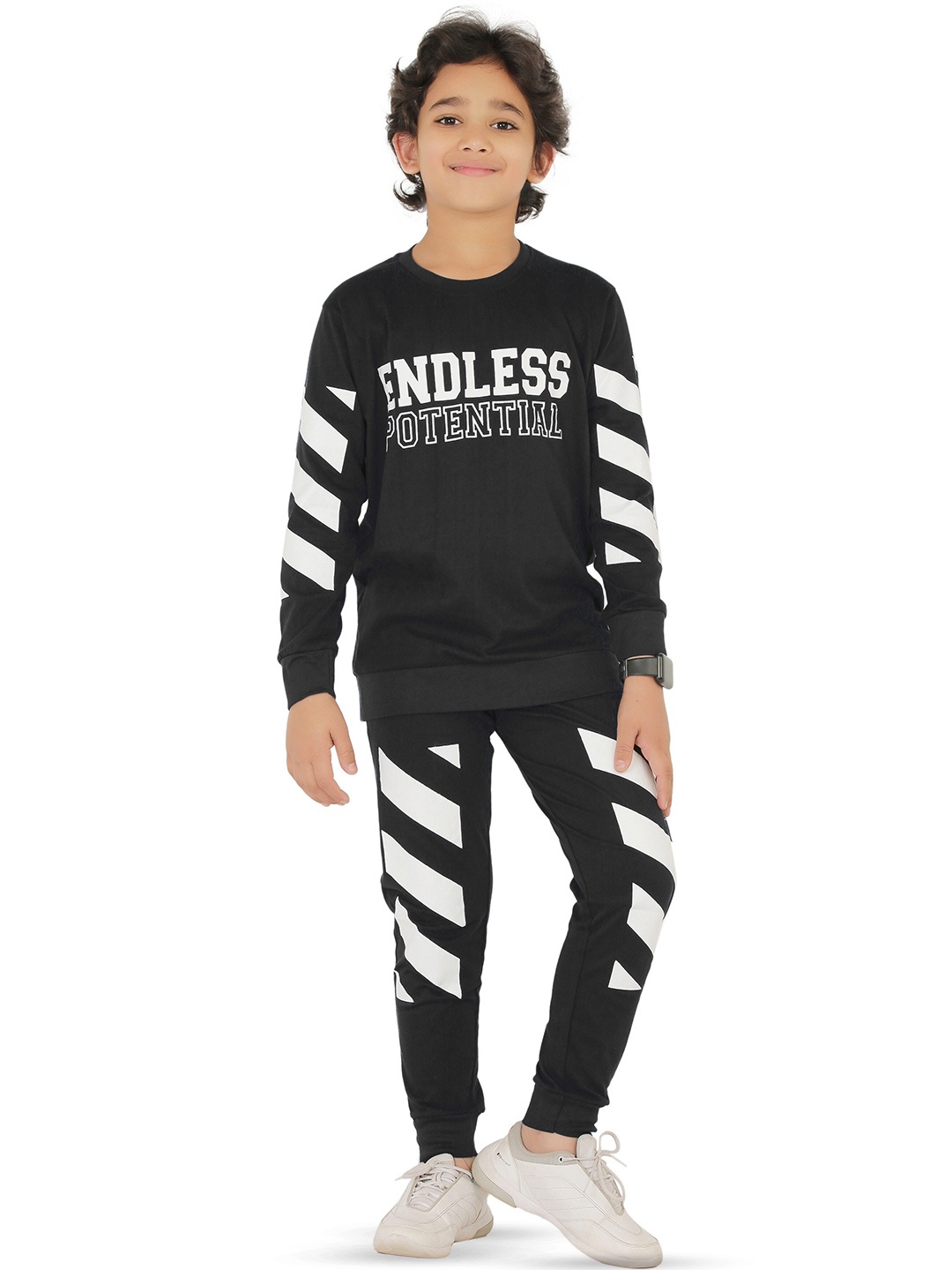 

SmartRAHO Boys Printed Pure Cotton T-shirt with Joggers, Black