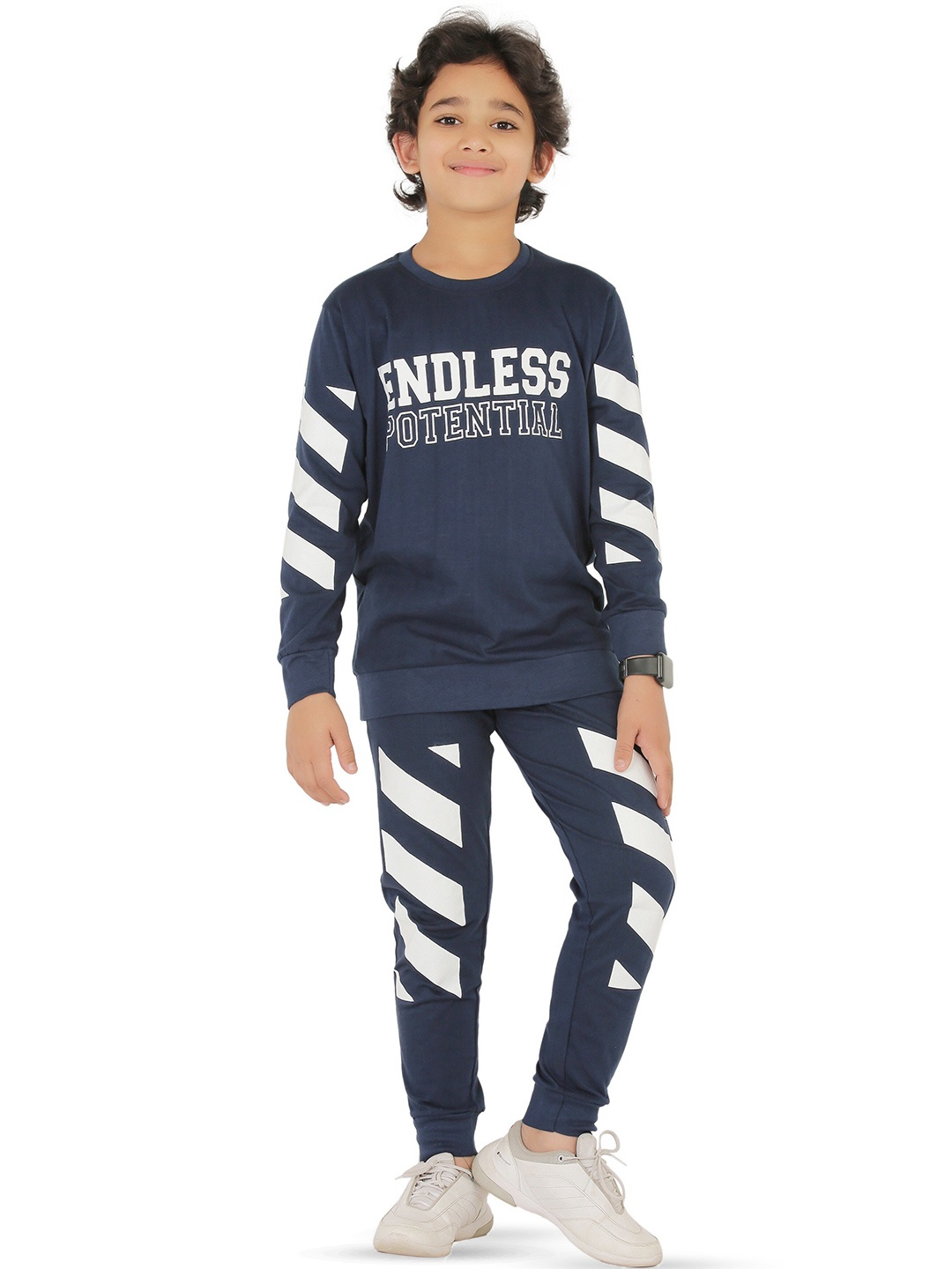 

SmartRAHO Boys Printed Pure Cotton T-shirt with Joggers, Navy blue