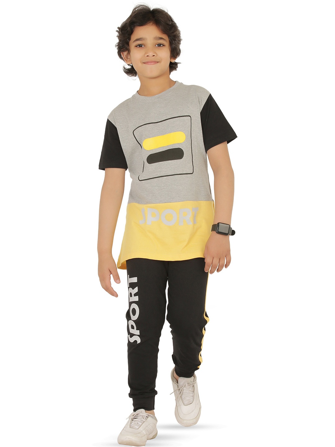 

SmartRAHO Boys Printed Pure Cotton T-shirt with Joggers, Grey