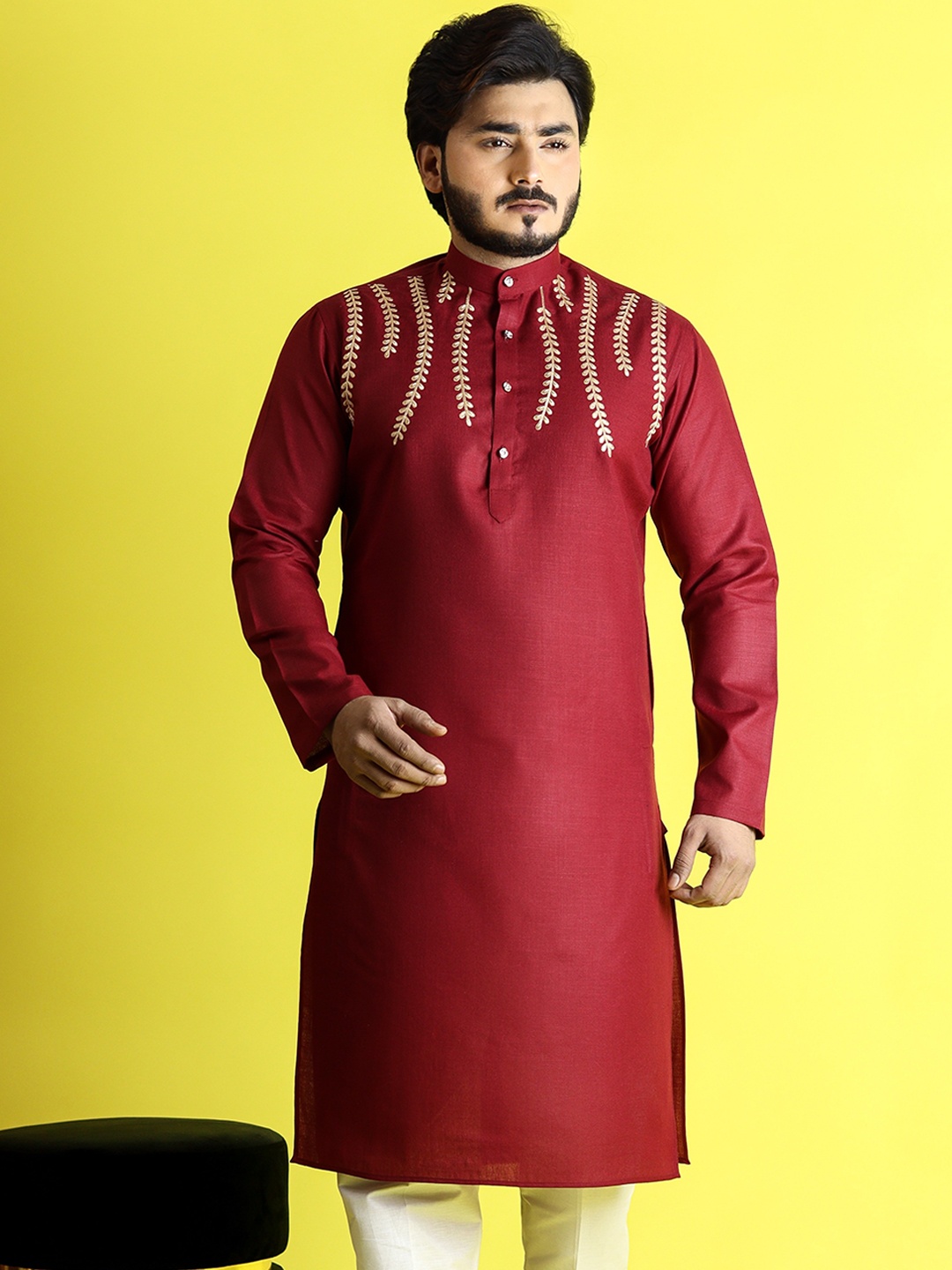 

Tibra Collection Floral Embroidered Mandarin Collar Pure Cotton Kurta, Maroon