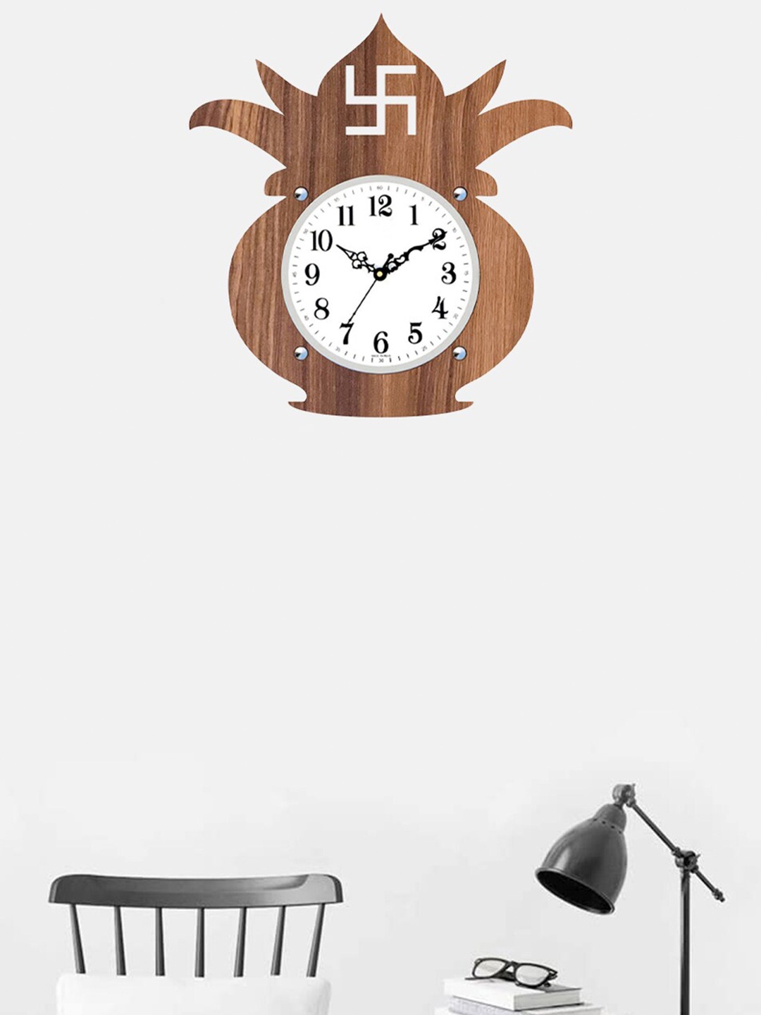 

Kuber Industries Brown & White Textured Traditional Analogue Wall Clock