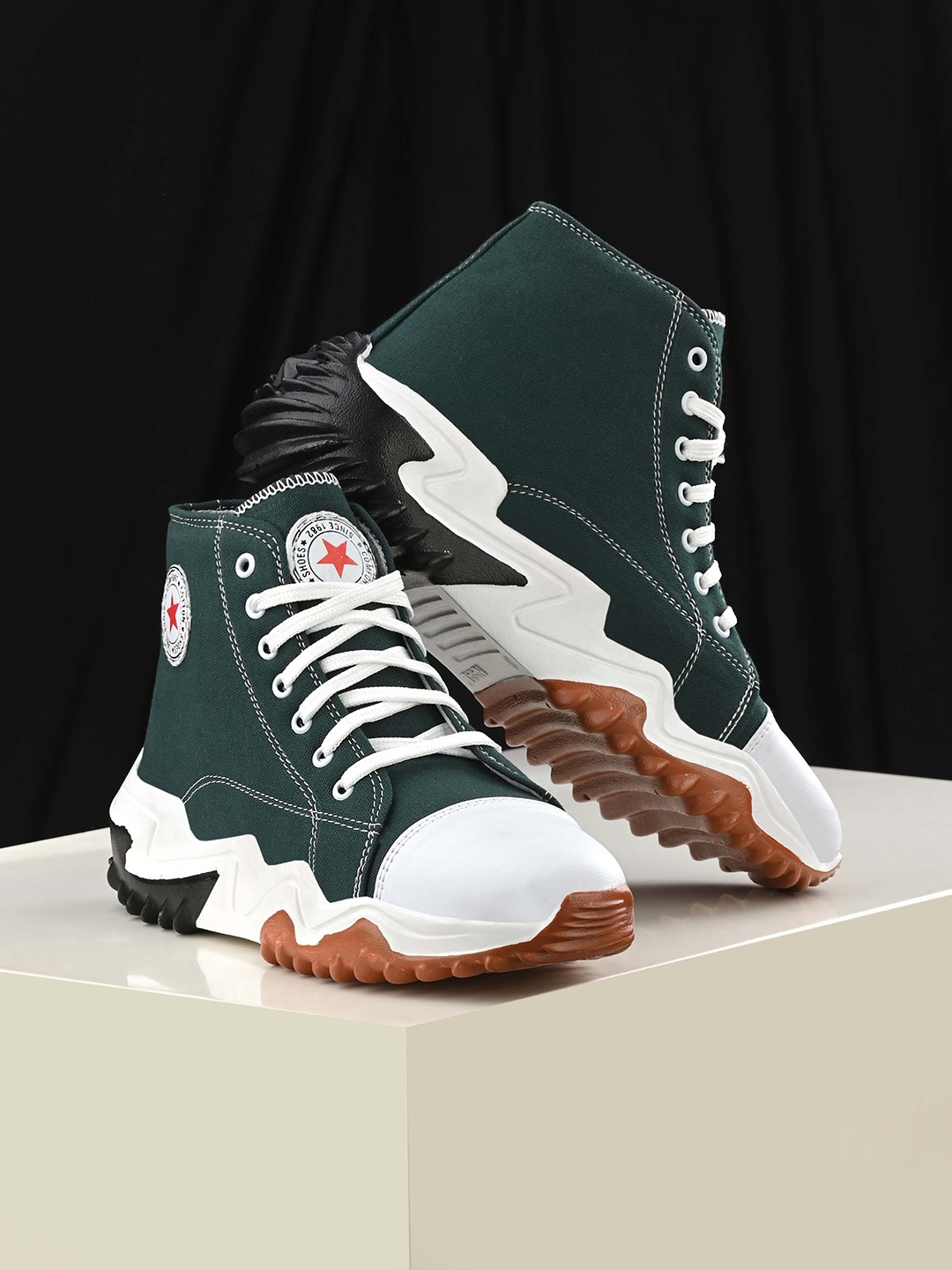 

Hundo P Men Comfortable Sports Shoes, Green