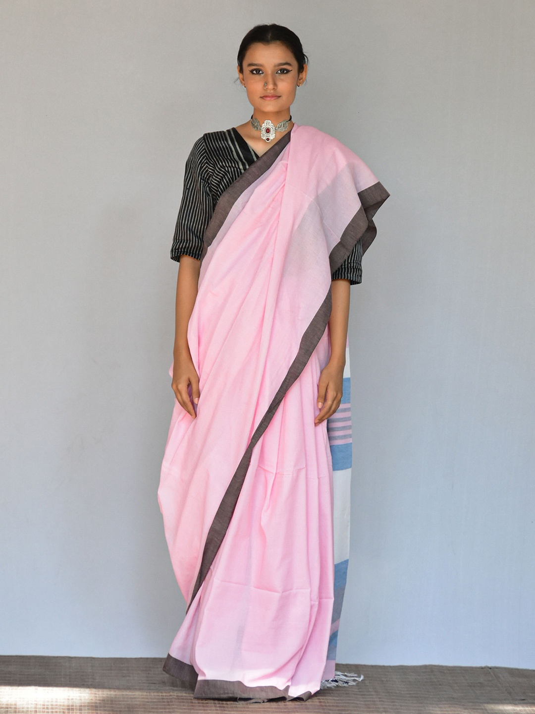 

Chidiyaa Poly Cotton Saree With Tassel, Pink