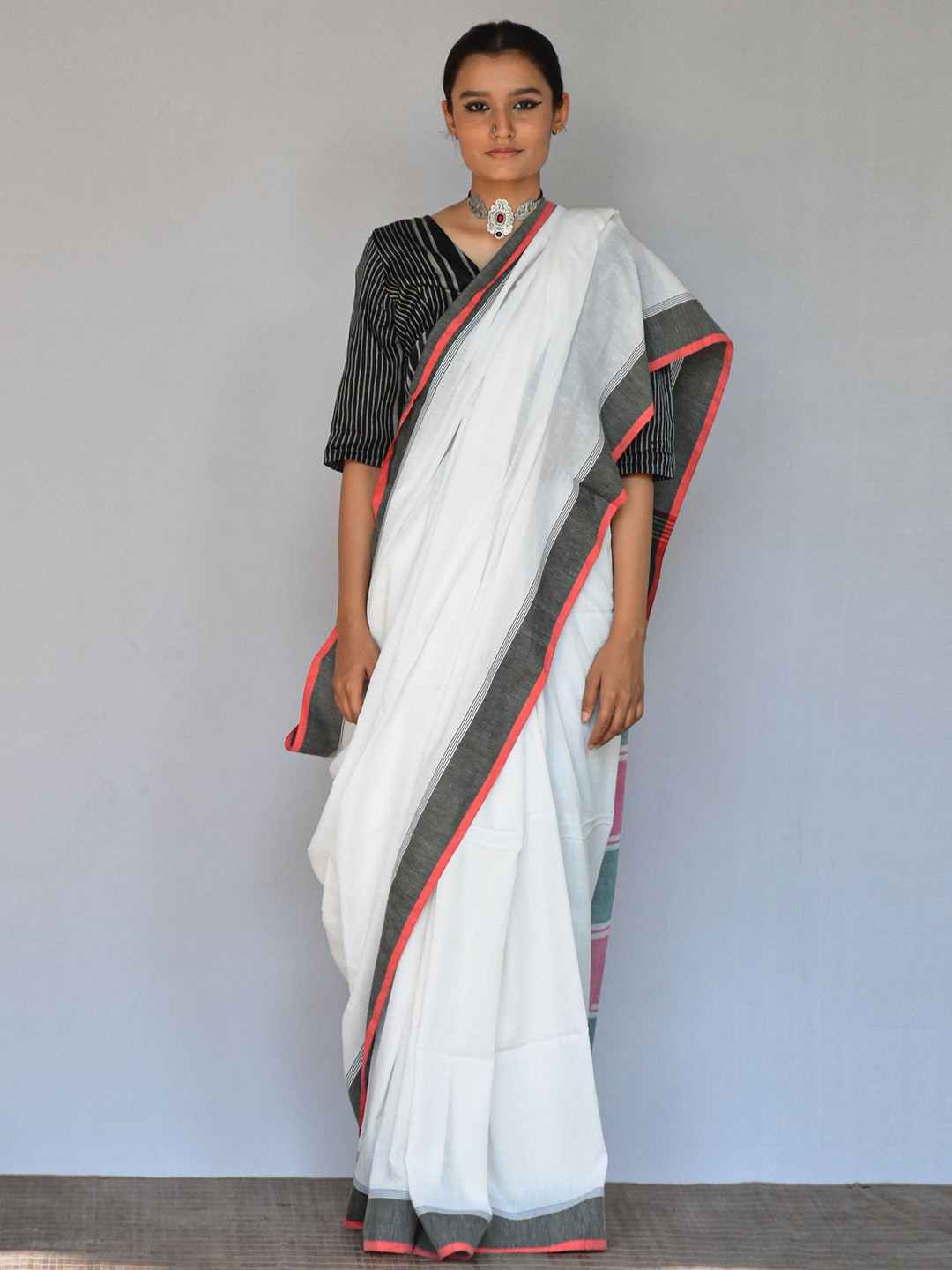 

Chidiyaa Poly Cotton Saree With Tassel, White