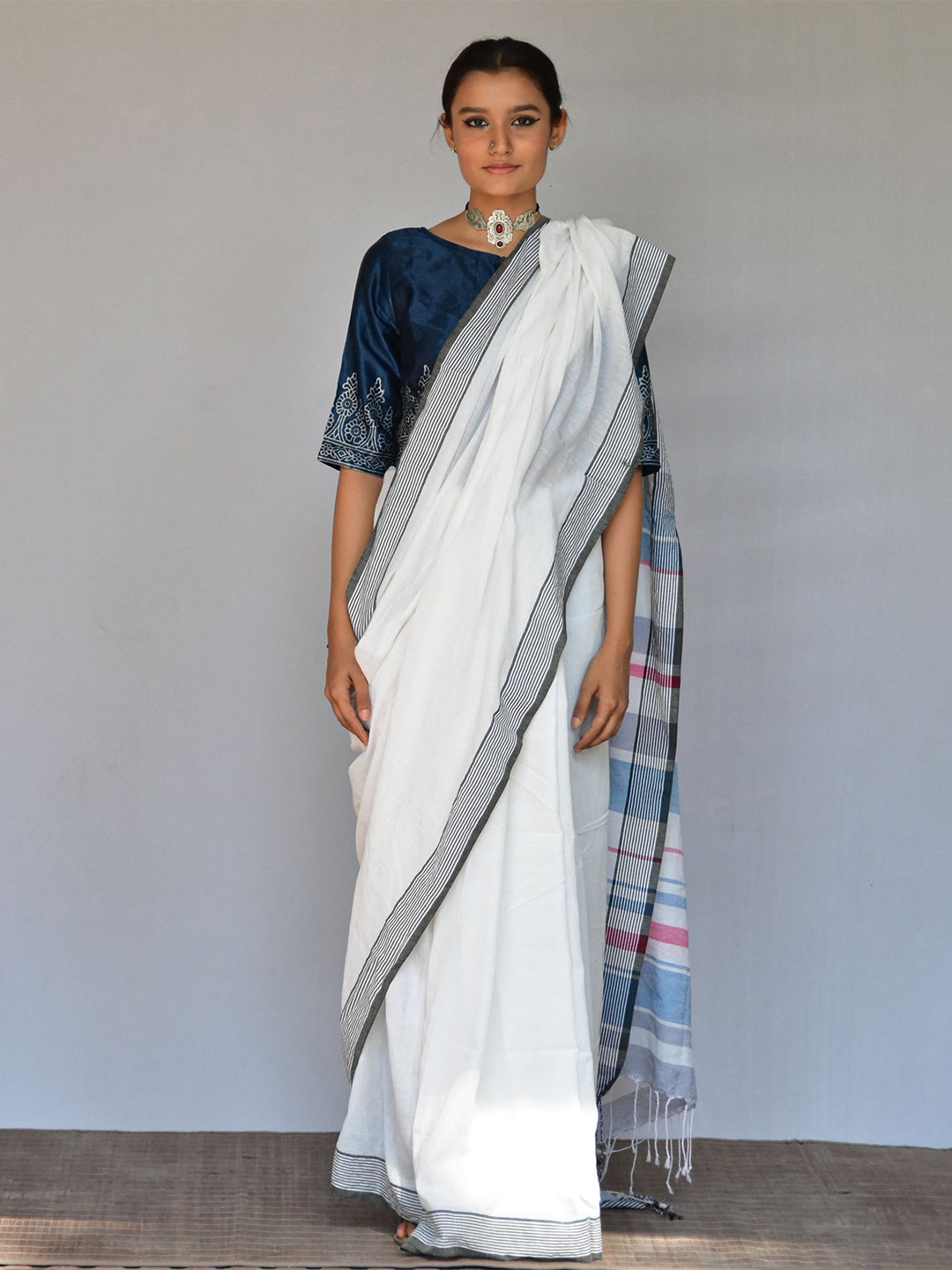 

Chidiyaa Half and Half Handwoven Saree, White
