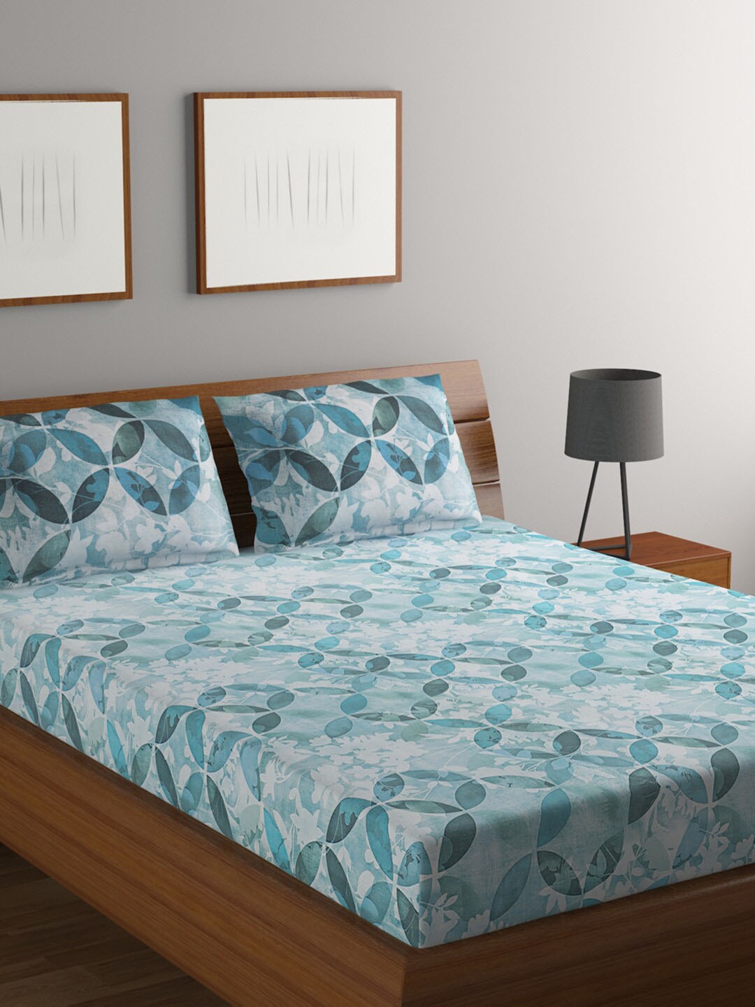 

BOMBAY DYEING Blue & White Printed 144 TC Pure Cotton Queen Bedsheet & 2 Pillow Covers