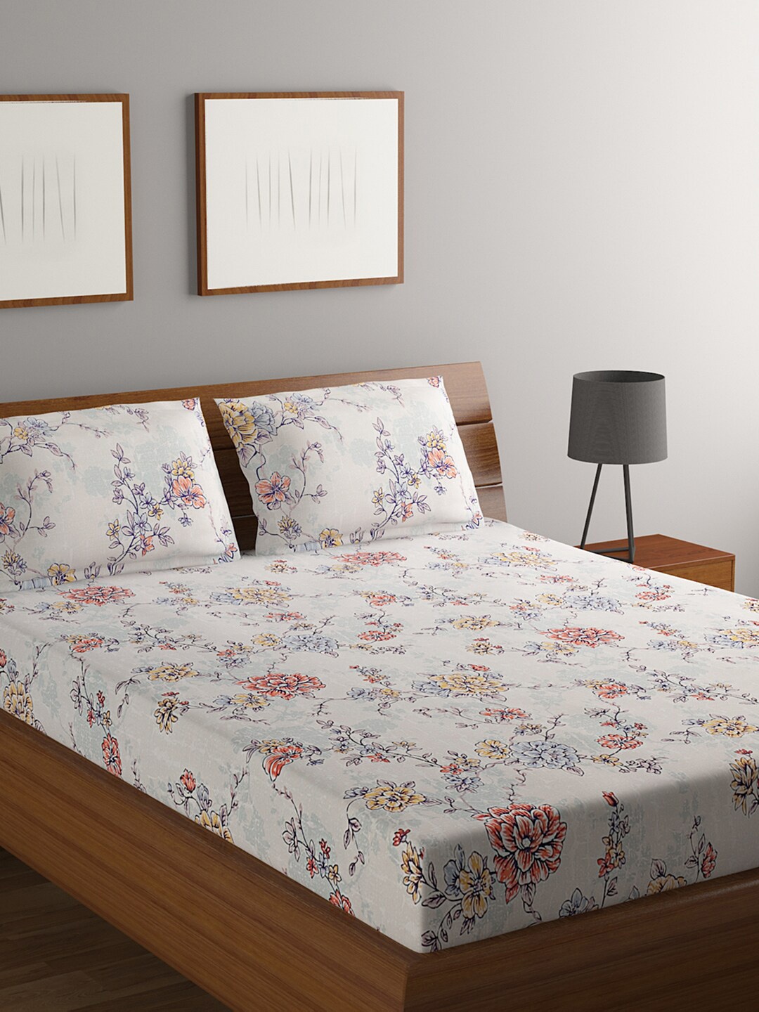

BOMBAY DYEING White & Peach Cotton Floral 172 TC King Bedsheet With 2 Pillow Covers