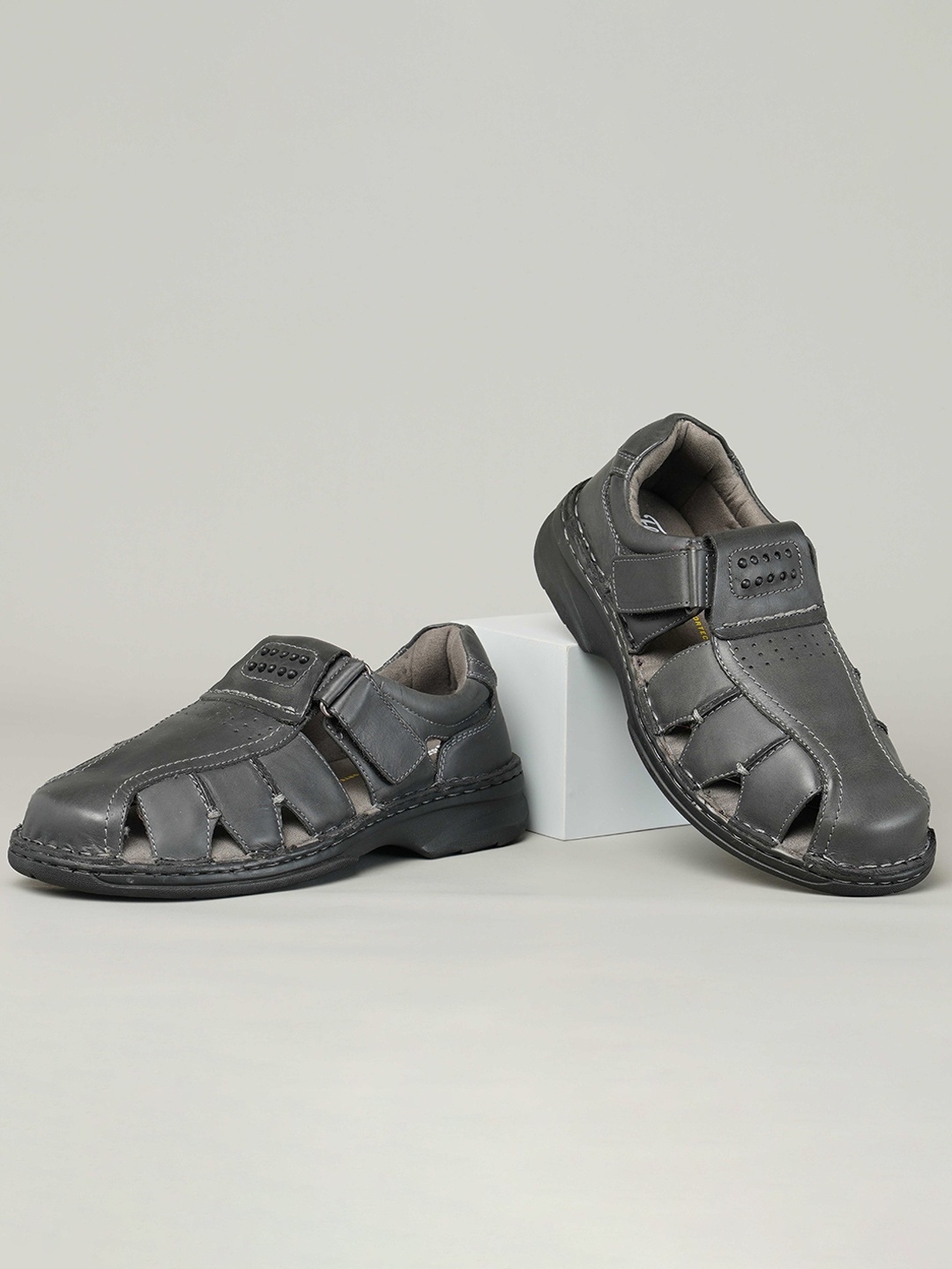 

Florsheim Men Velcro Fisherman Sandals, Black