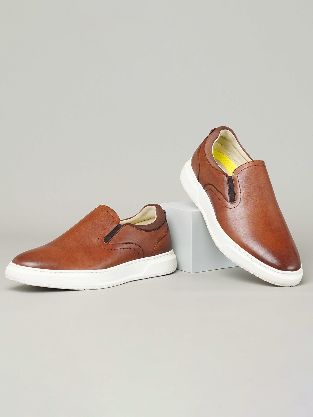 

Florsheim Men Textured Leather Slip-On Sneakers, Tan