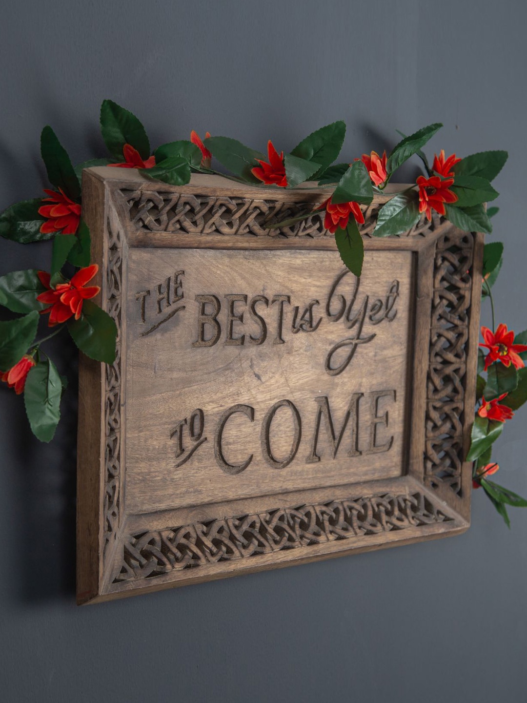 

BS AMOR Orange & Green Daisy Artificial Flower Creeper Wall Hanging