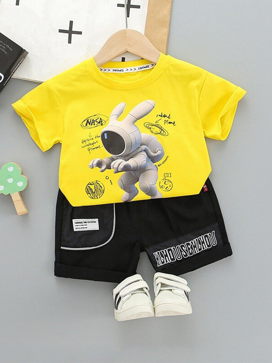 

Googo Gaaga Boys Printed T-shirt with Shorts, Yellow
