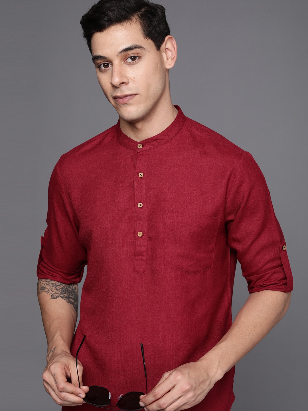 

Indo Era Mandarin Collar Straight Short Kurta, Maroon