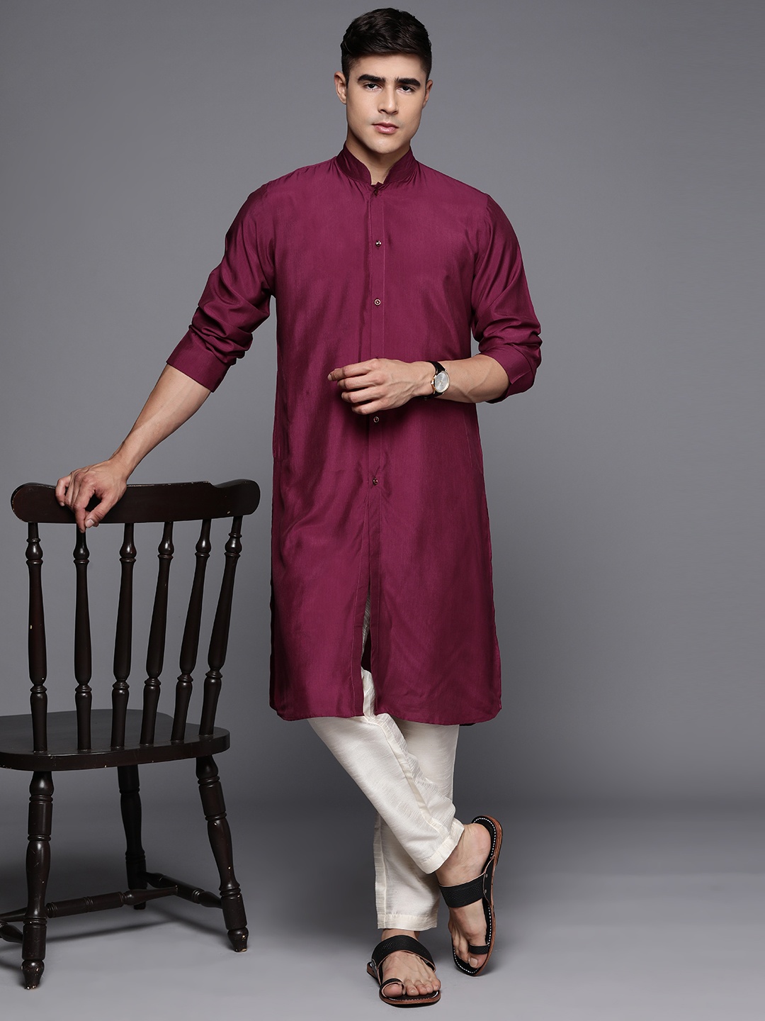 

Inddus Men Mandarin Collar Kurta, Purple