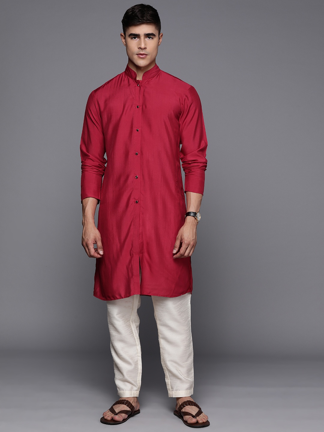 

Inddus Men Solid Straight Kurta, Maroon