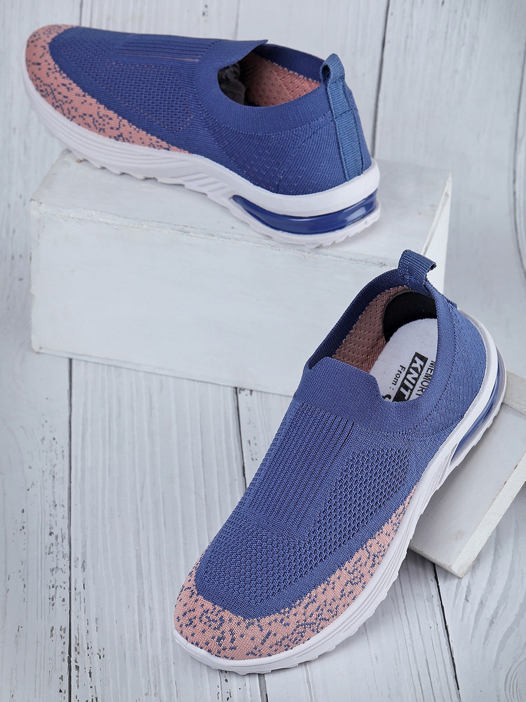 

FABBMATE Women Textured Walking Non-Marking Shoes, Blue