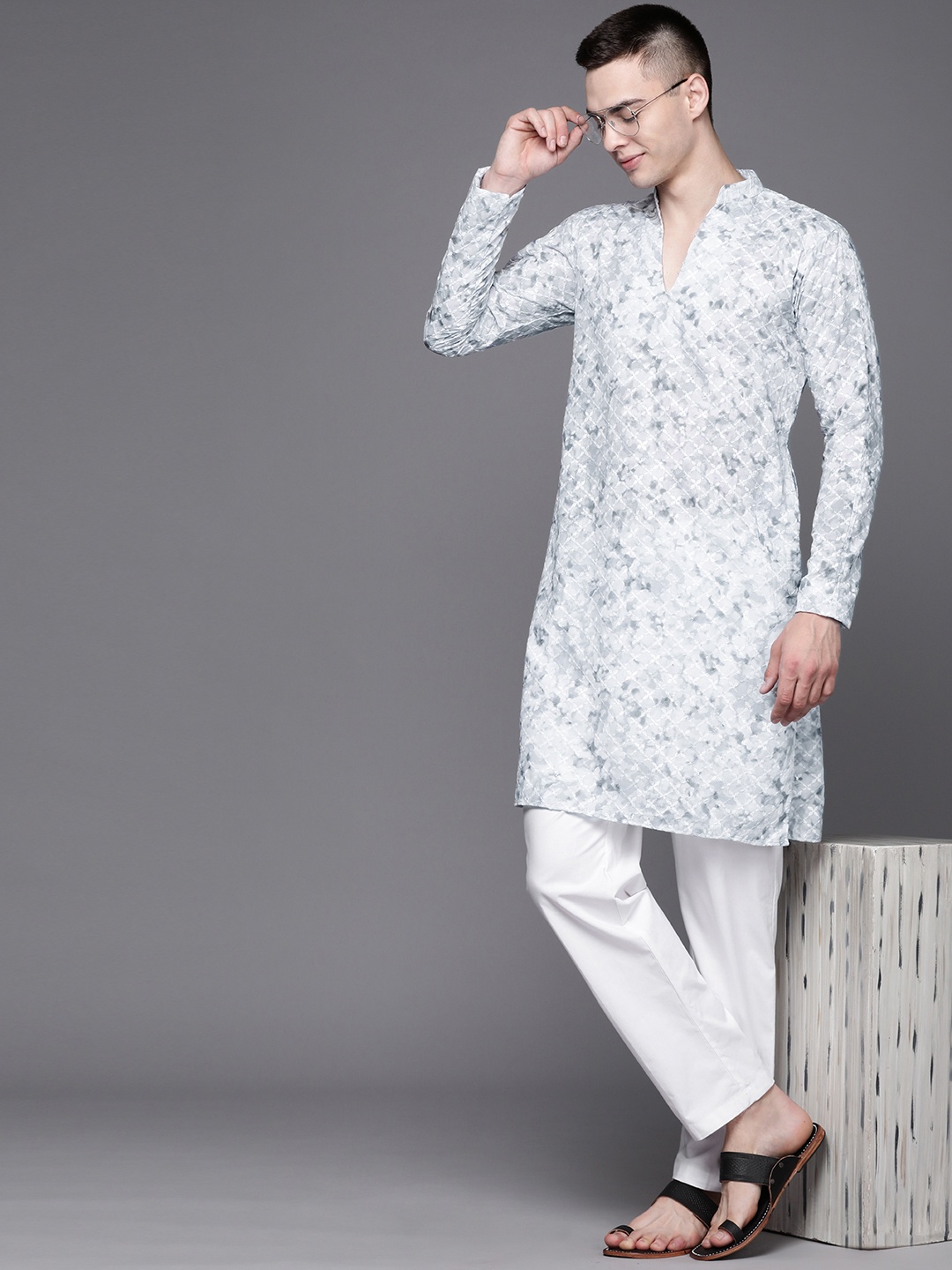 

Inddus Men Ethnic Motifs Embroidered Thread Work Kurta, Off white