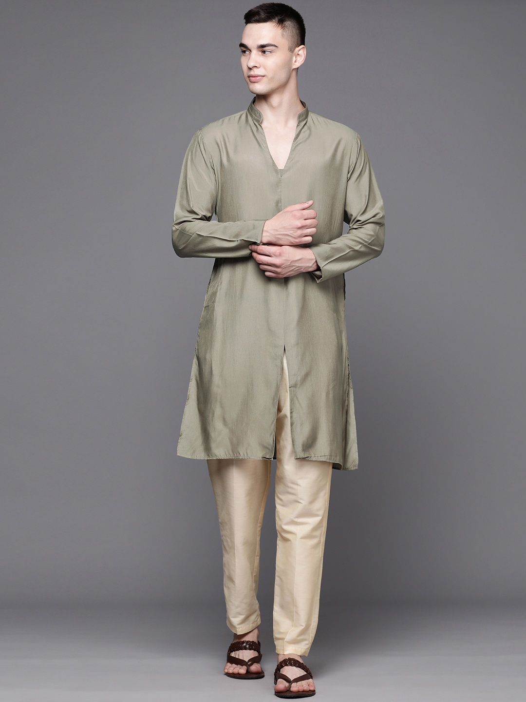 

Inddus Men Solid Straight Kurta, Khaki