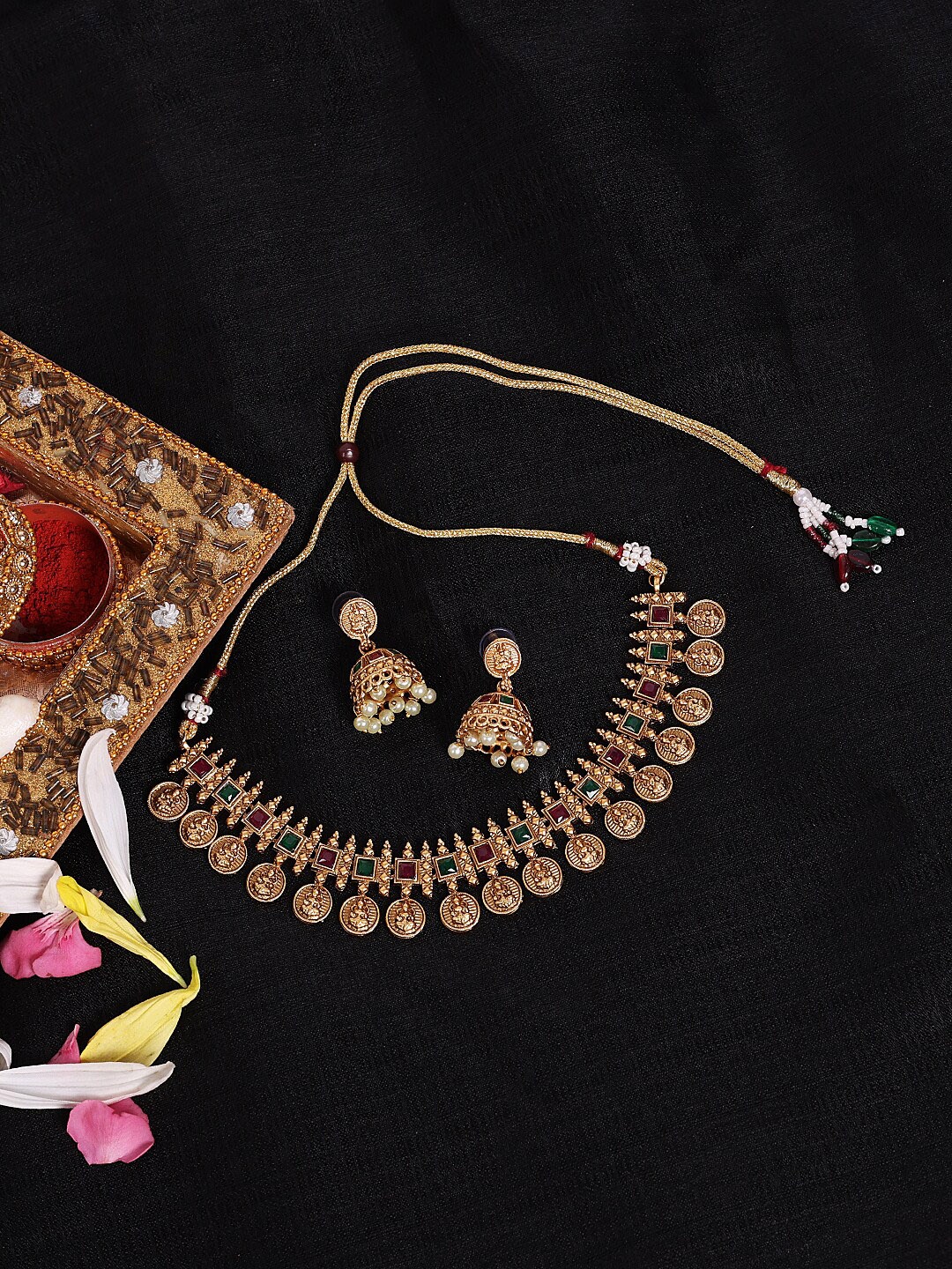 

ROFARWORD Gold-Plated Kundan-Studded & Beaded Jewellery Set