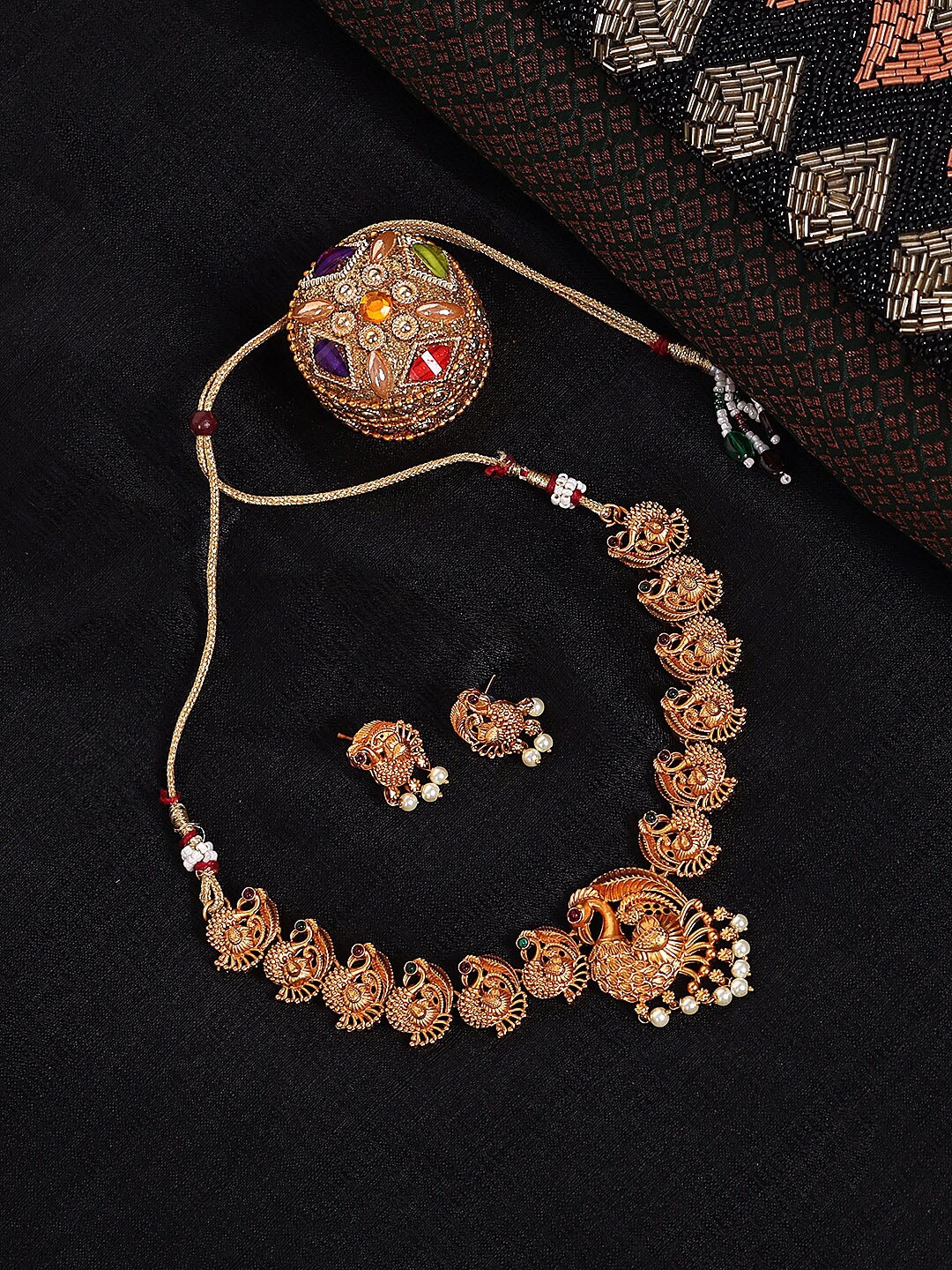 

ROFARWORD Gold-Plated Stone-Studded & Pearl Beaded Jewellery Set
