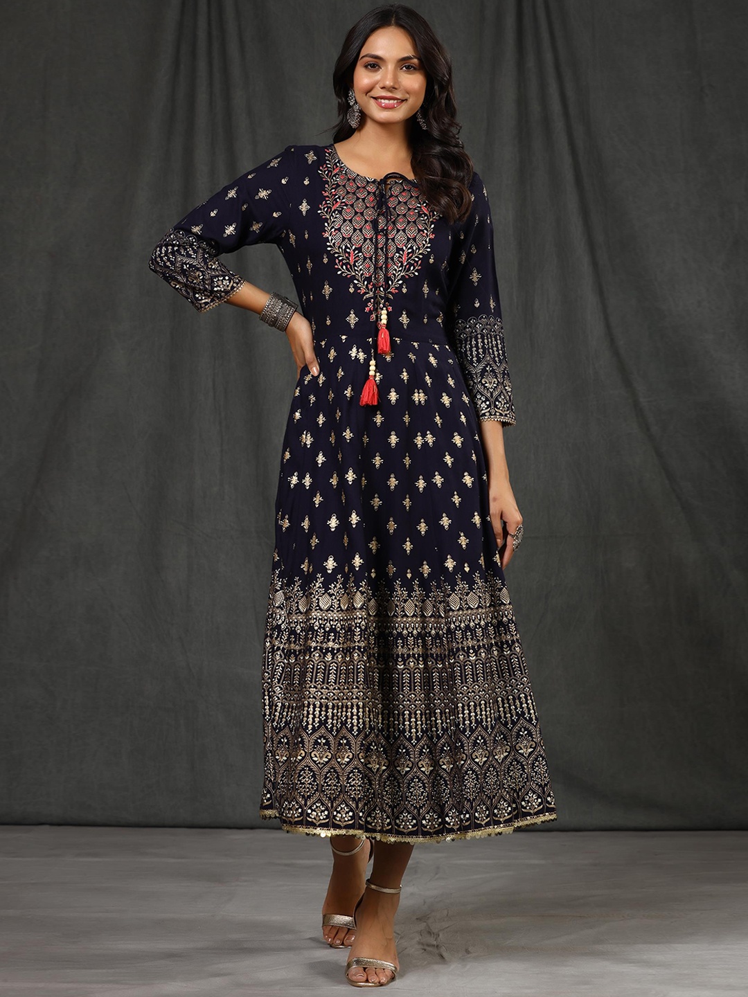 

SCAKHI Ethnic Motifs Printed Tie Up Neck Embellished Kurta, Navy blue