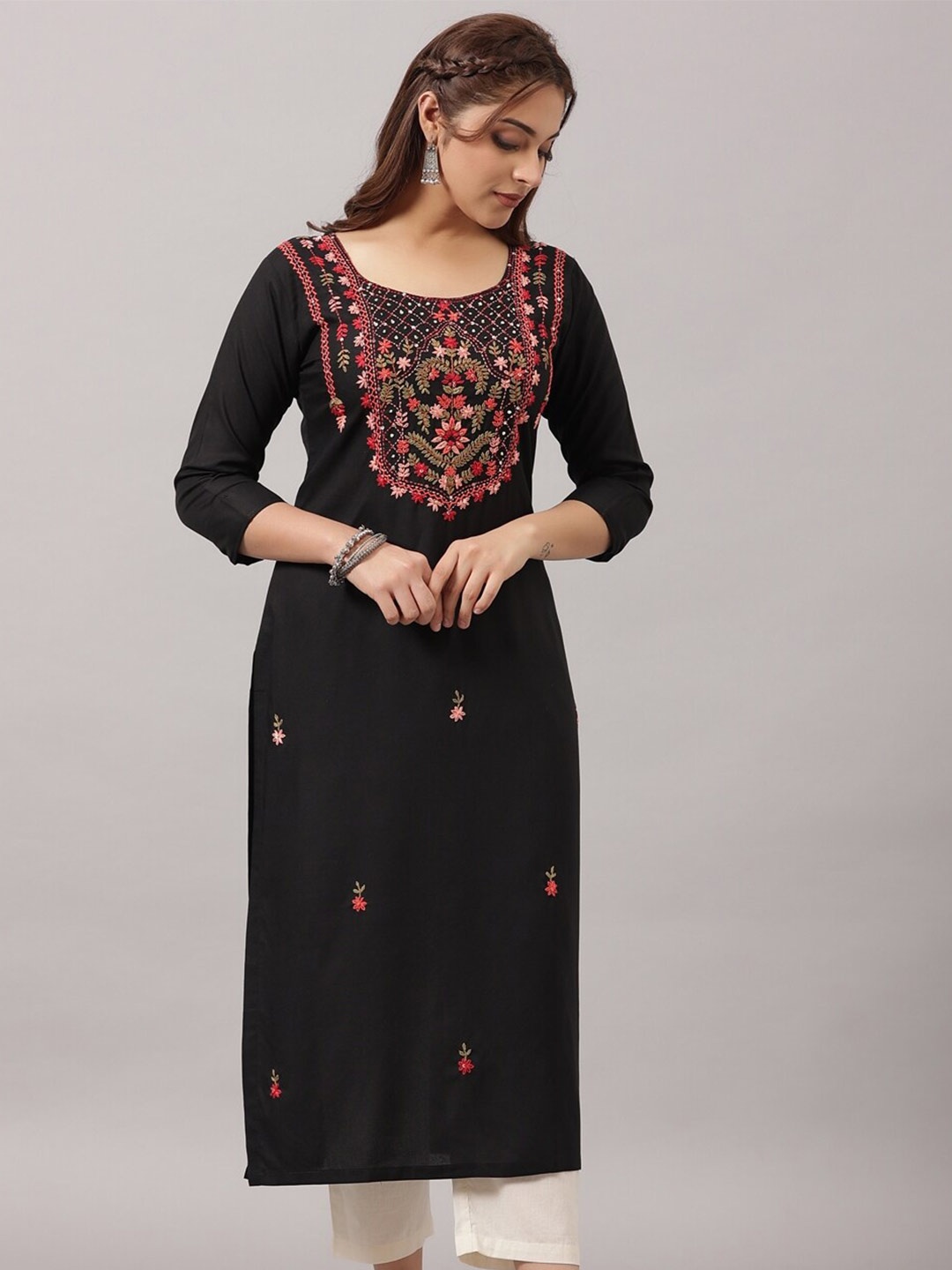 

Amchoor Floral Embroidered Thread Work Kurta, Black