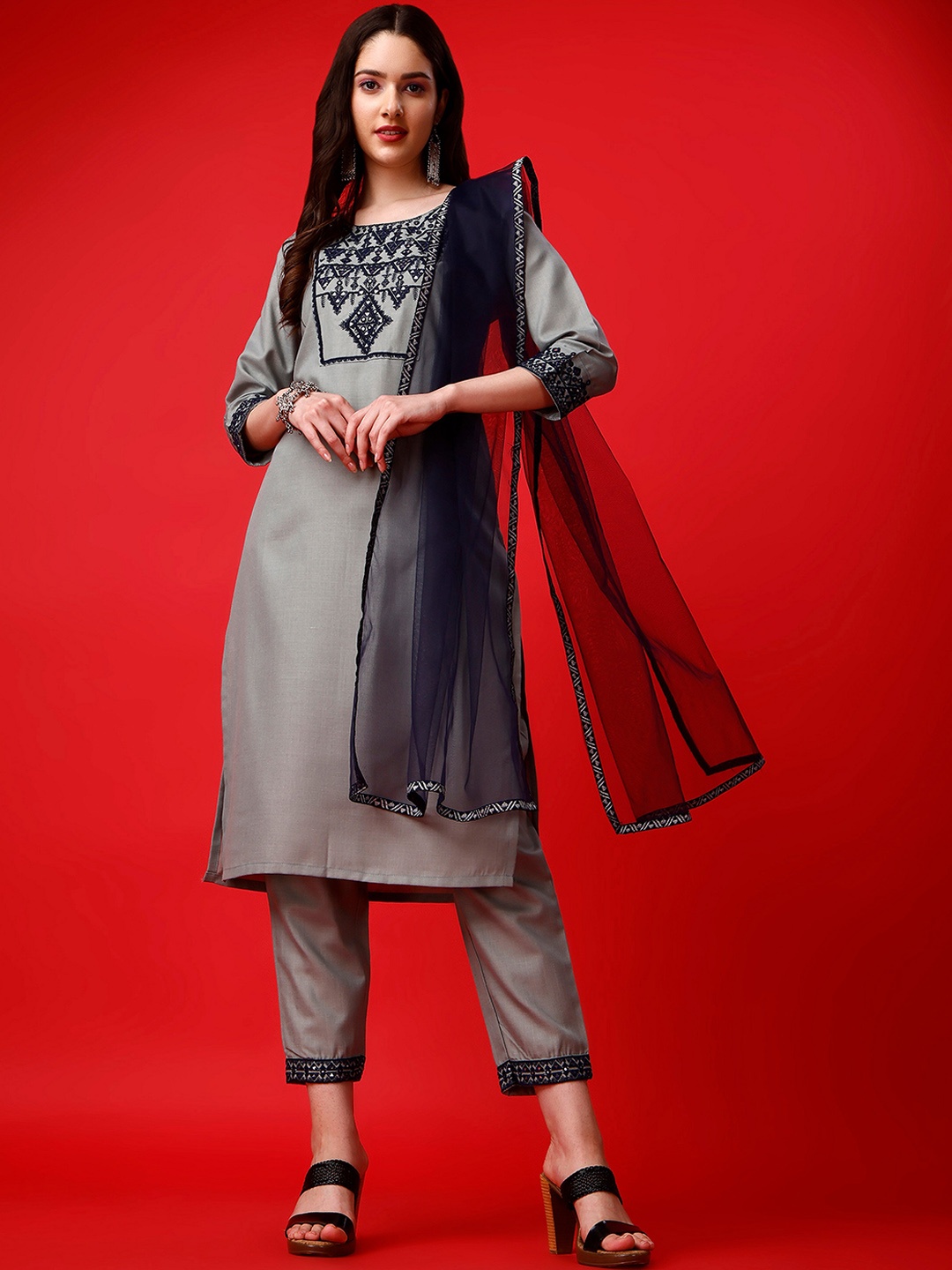 

ASPORA Ethnic Motif Embroidered Mirror Work Kurta With Trousers & Dupatta, Grey