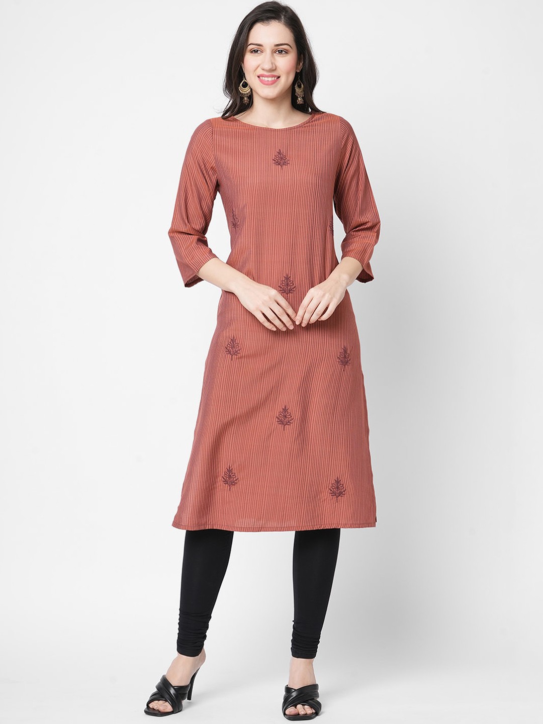 

Fusion Beats Floral Embroidered Kurta, Red