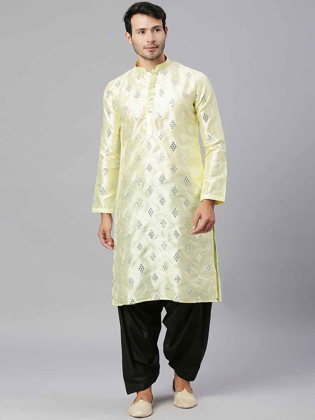 

RAJUBHAI HARGOVINDAS Embellished Mandarin Collar Sequinned Silk Cotton Kurta, Yellow