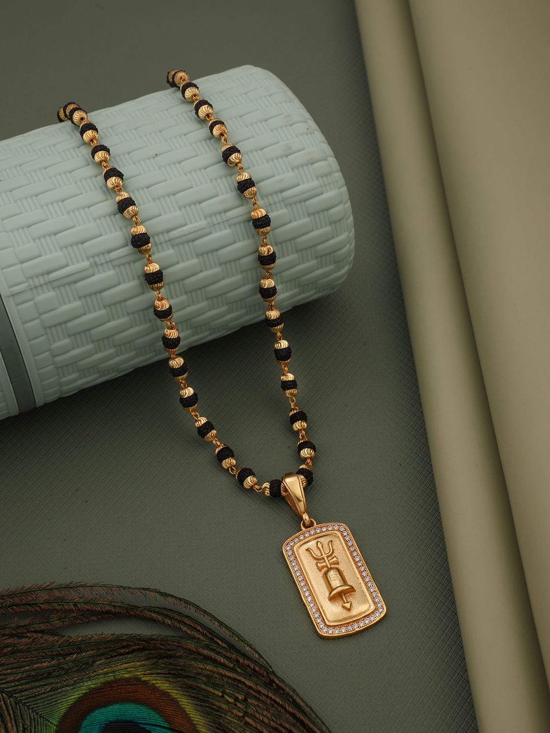 

Vita Bella Men Gold-Plated Chain With Pendant