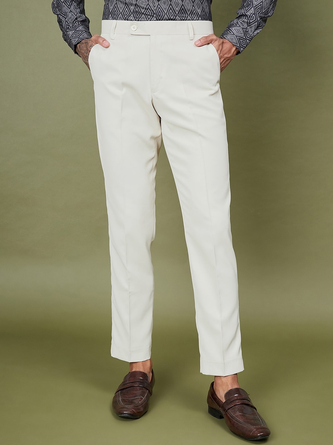 

DENNISON Men Flat-Front Mid-Rise Regular Trousers, Cream