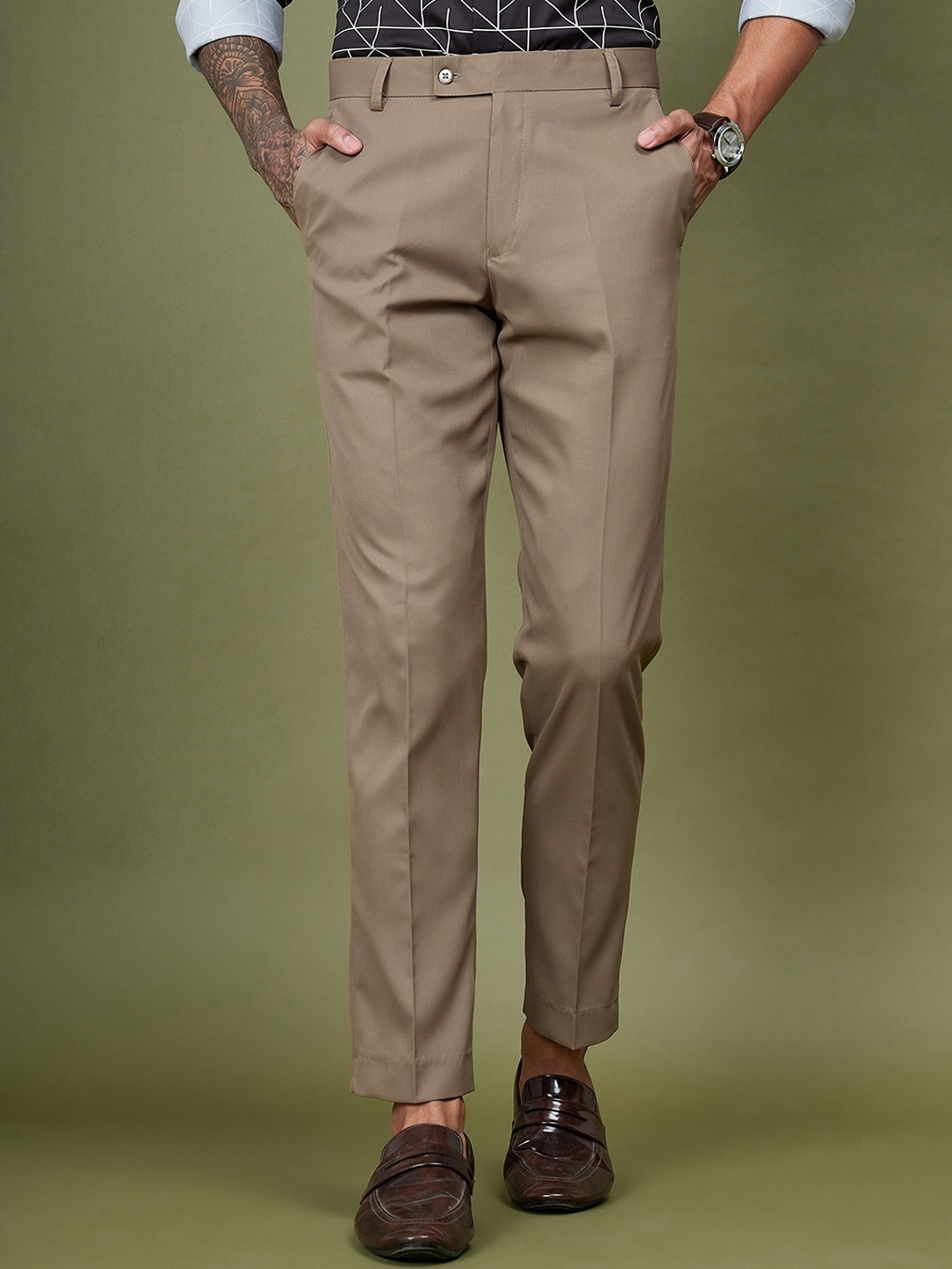 

DENNISON Men Flat-Front Mid-Rise Regular Trousers, Brown