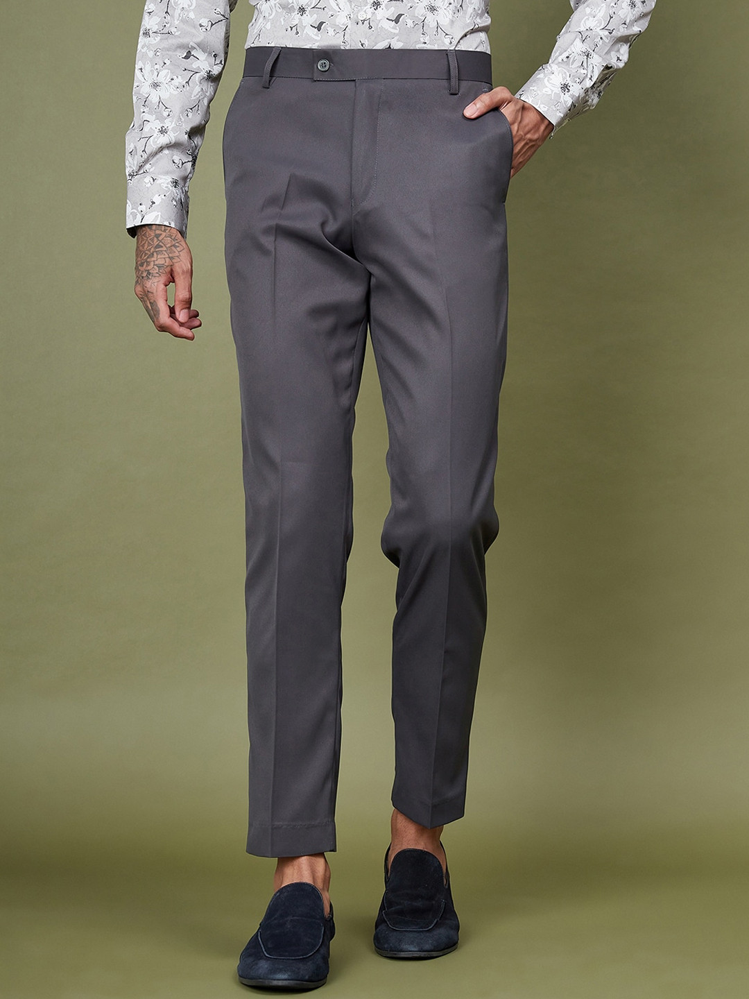 

DENNISON Men Flat-Front Mid-Rise Regular Trousers, Charcoal