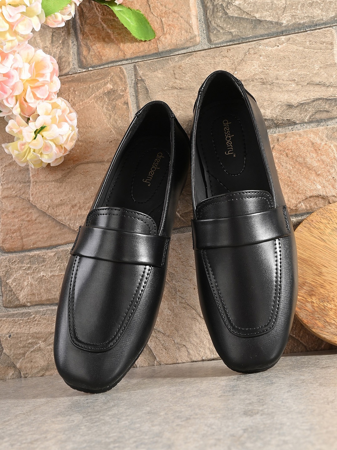 

DressBerry Women Lightweight Penny Loafers, Black