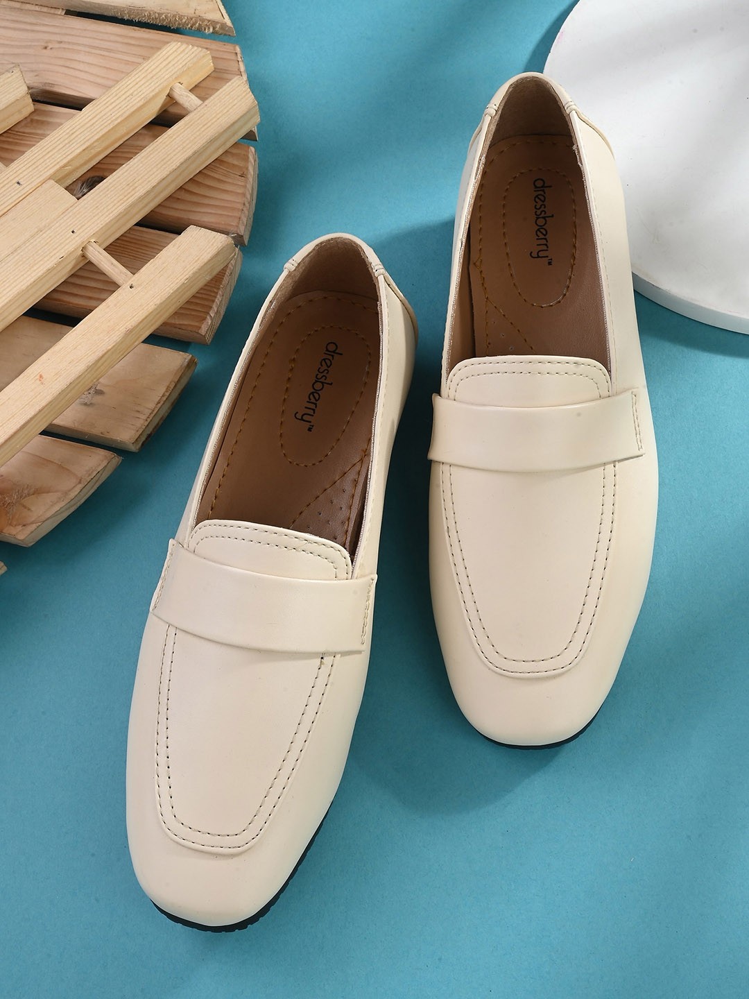 

DressBerry Women Lightweight Penny Loafers, Beige