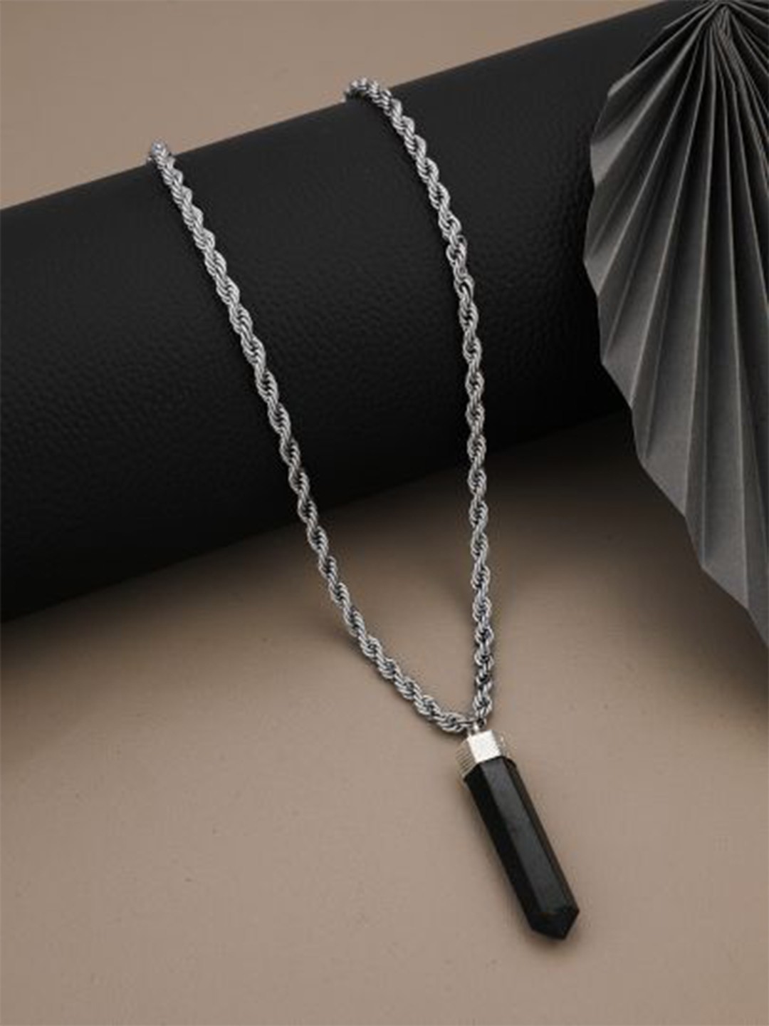 

Vita Bella Silver Chain With Pendant