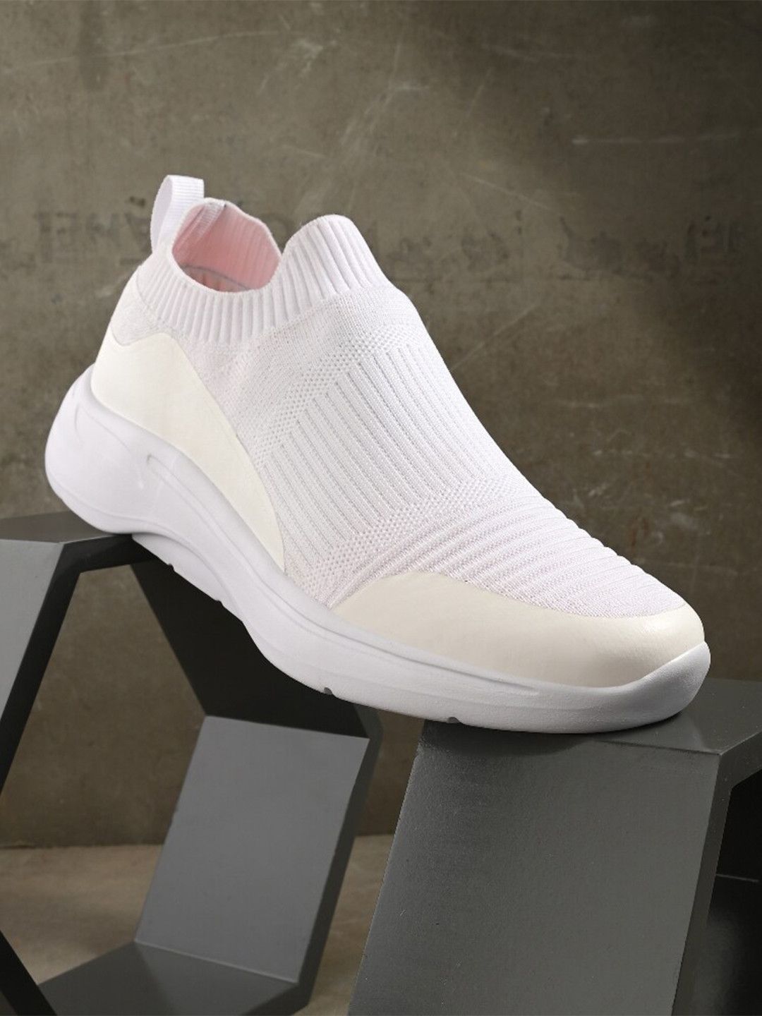

HRX by Hrithik Roshan Men Mesh Walking Non-Marking Shoes, White