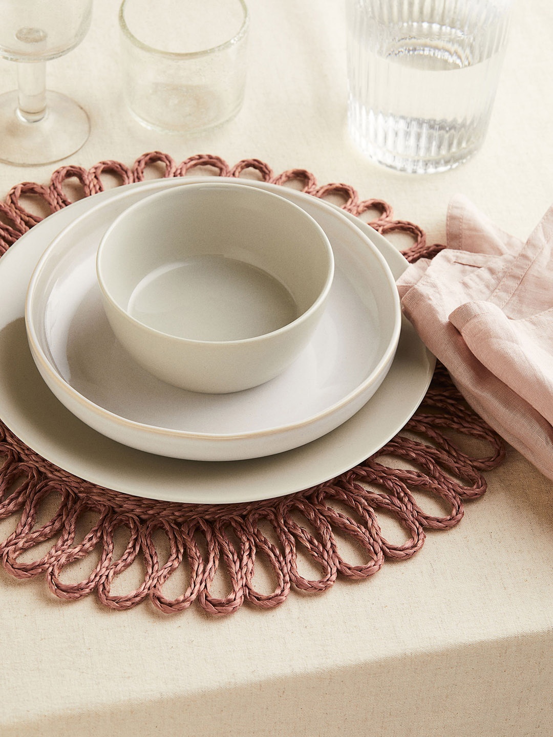 

H&M Pink Hole-Patterned Table Mat