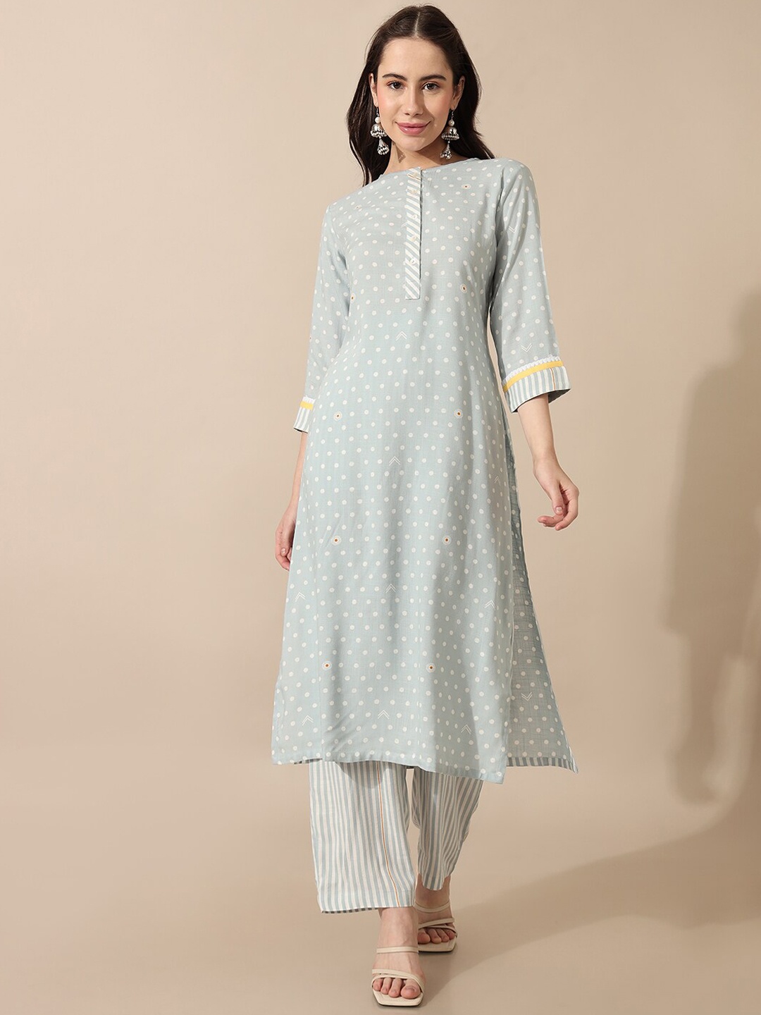 

Saaki Floral Printed Kurta With Trousers, Blue