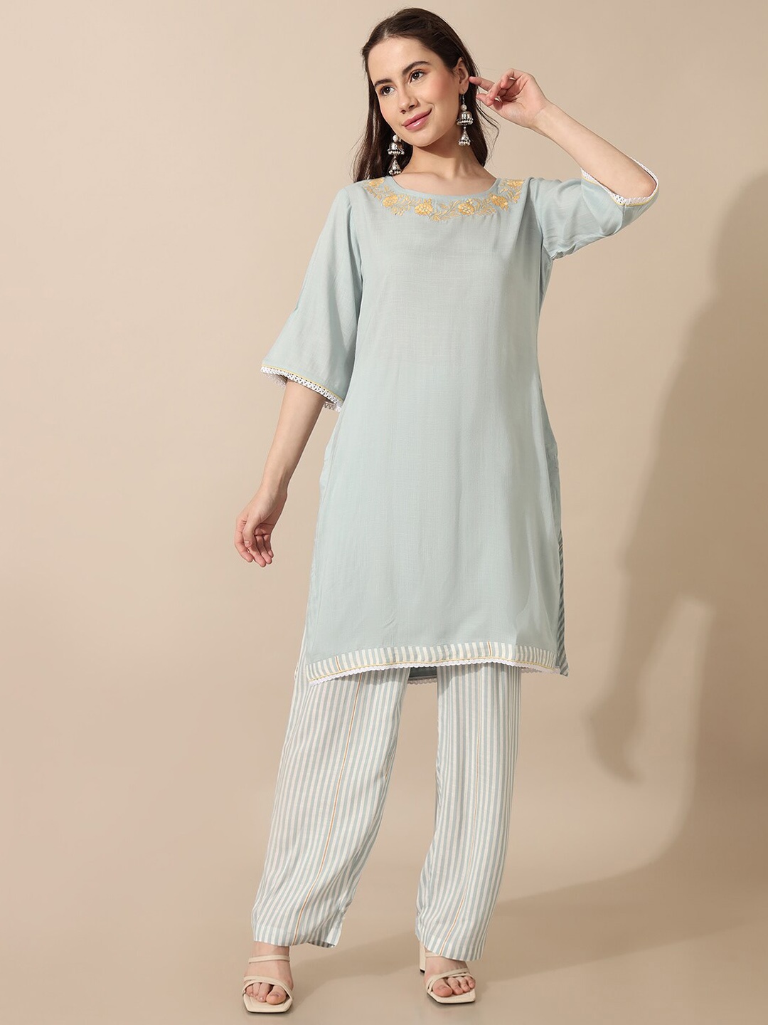 

Saaki Floral Yoke Design Pure Cotton Kurta With Trousers, Blue